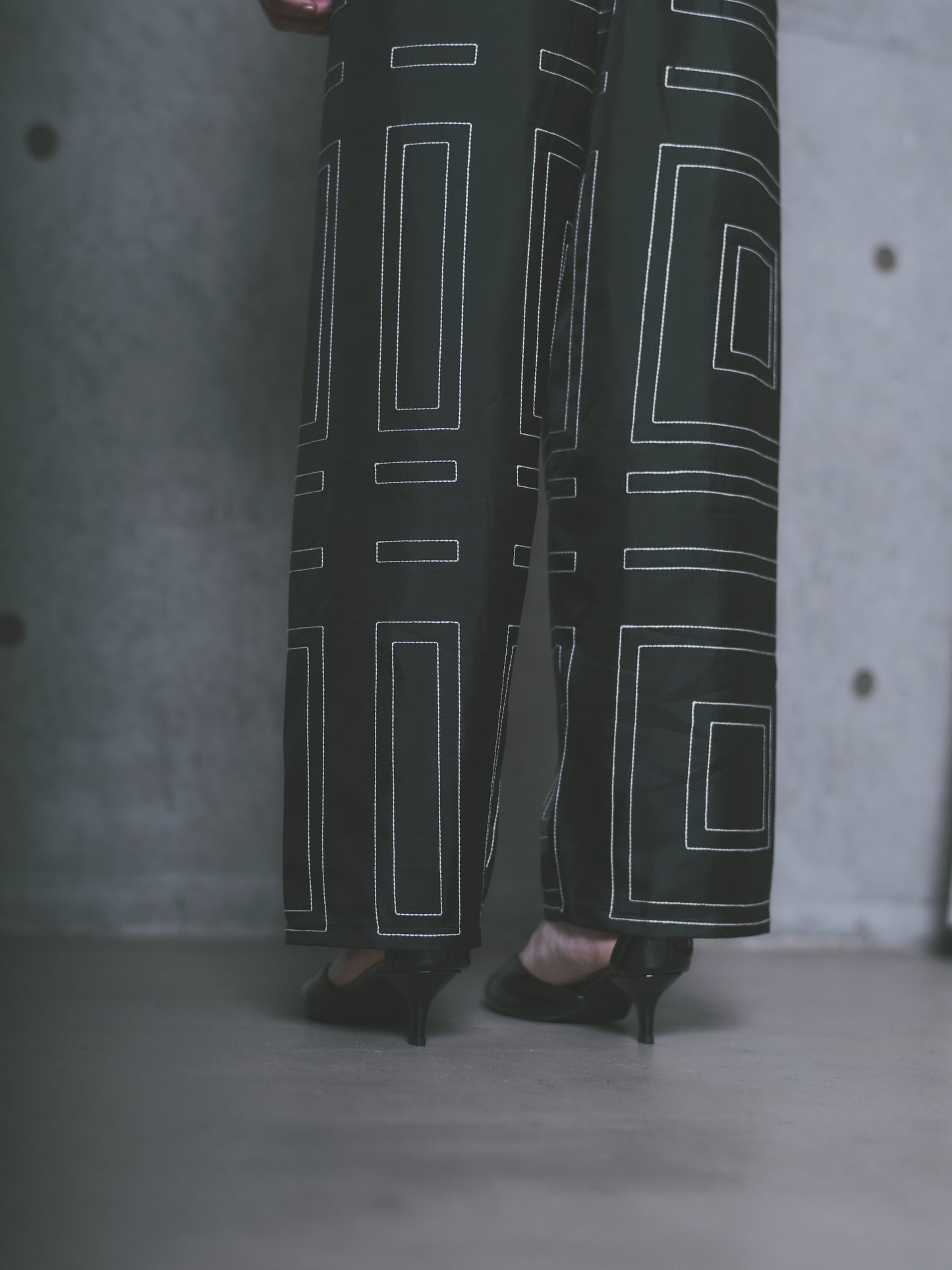 スクエア刺繍パンツ