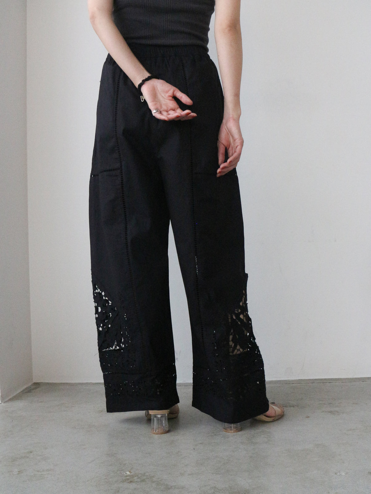 Pqran 【オリジナル図案】カットワーク刺繍パンツ