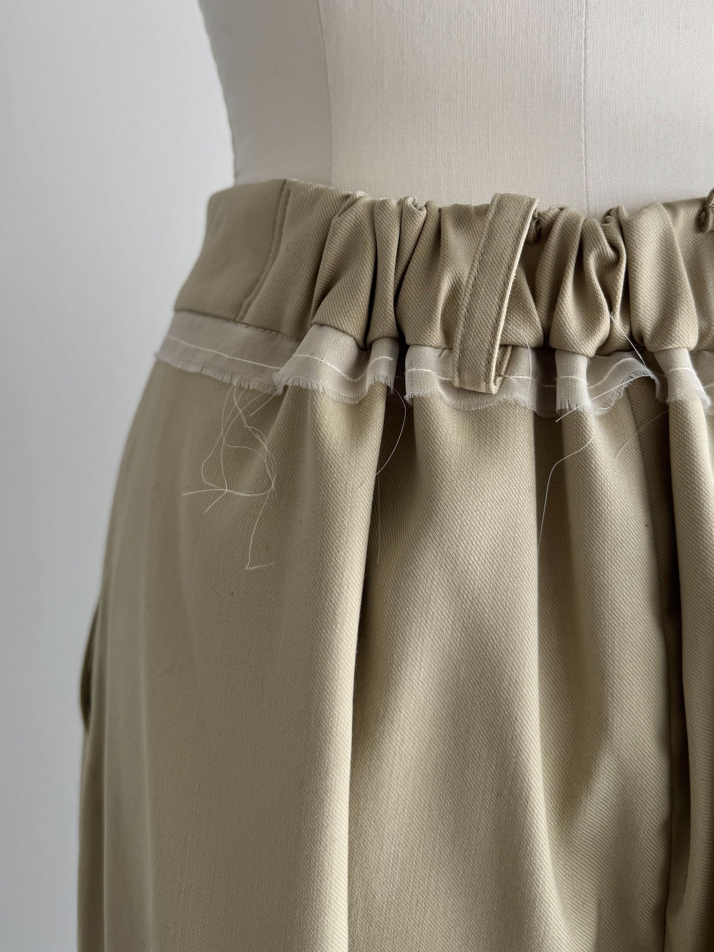 フロントアシメパンツ