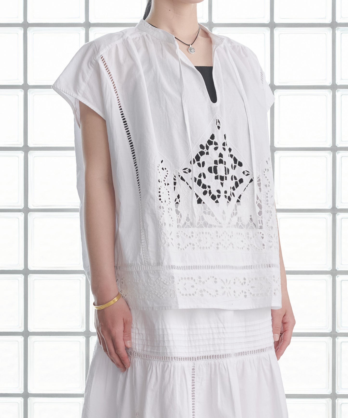 【WEB限定プライス】eru　カットワーク刺繍プルオーバー