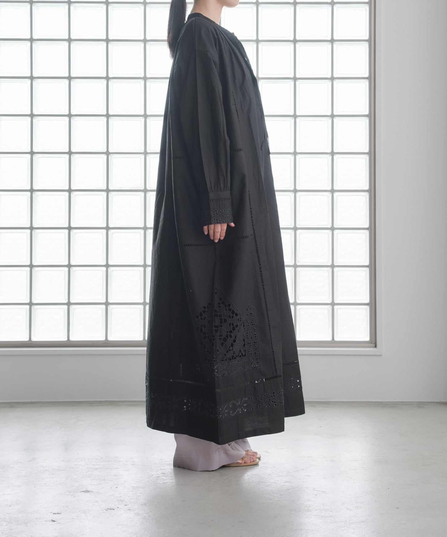 Pqran　カットワーク刺繍カフタンワンピース