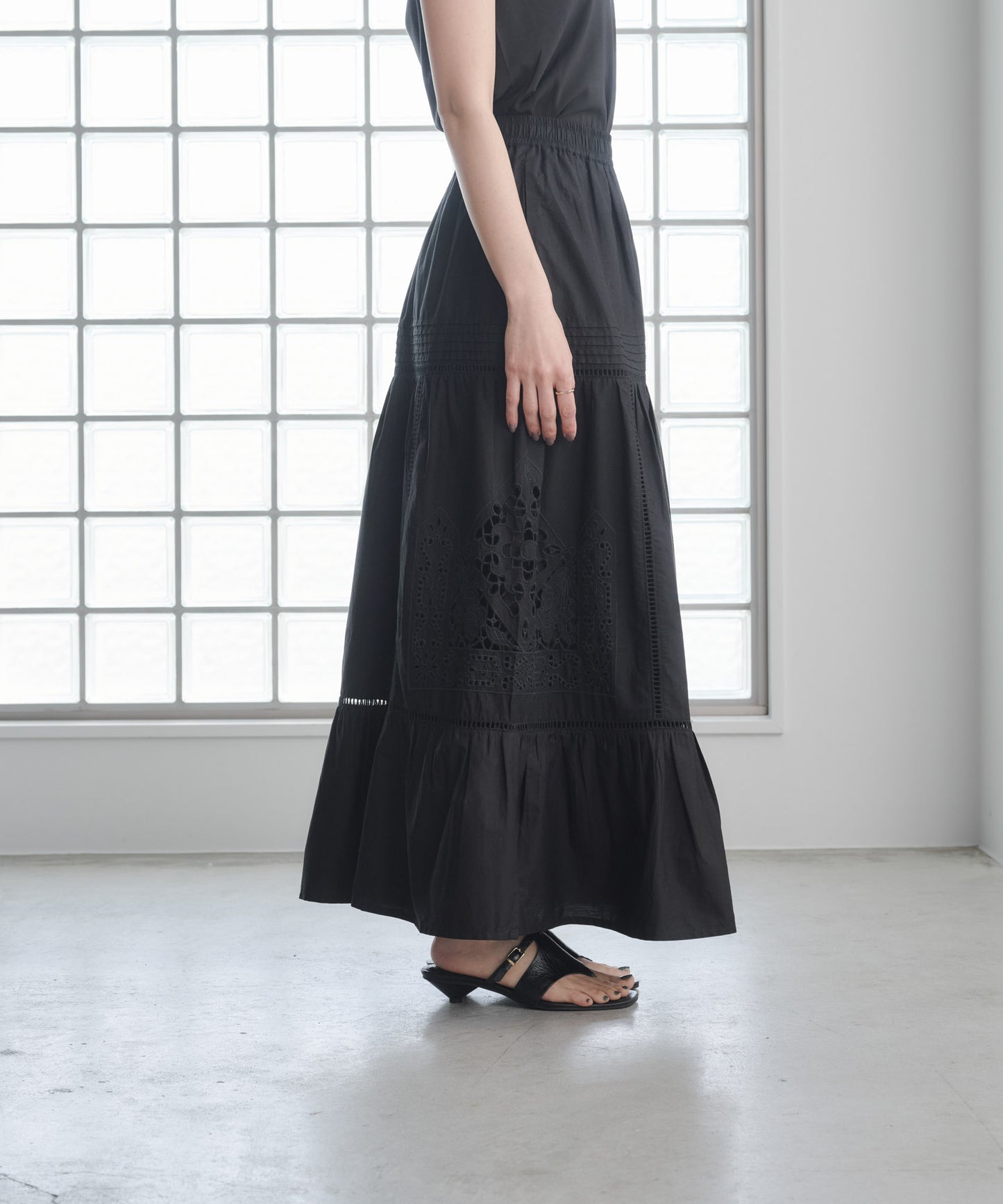 【WEB限定プライス】eru　カットワーク刺繍スカート