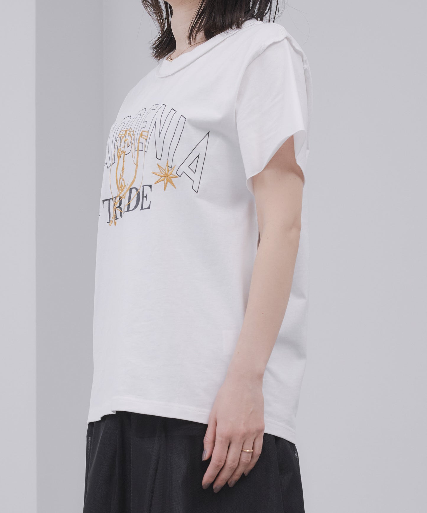 Pqran　【オリジナル図案】馬刺繍カレッジプリントTシャツ