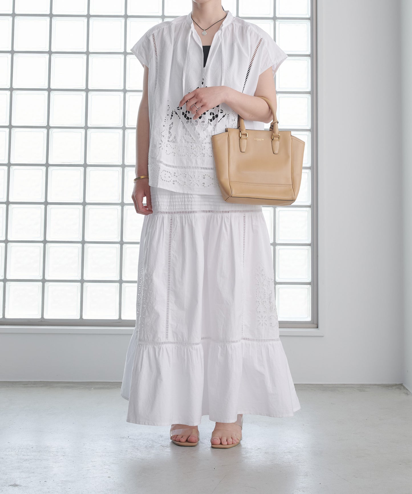 【WEB限定プライス】eru　カットワーク刺繍プルオーバー