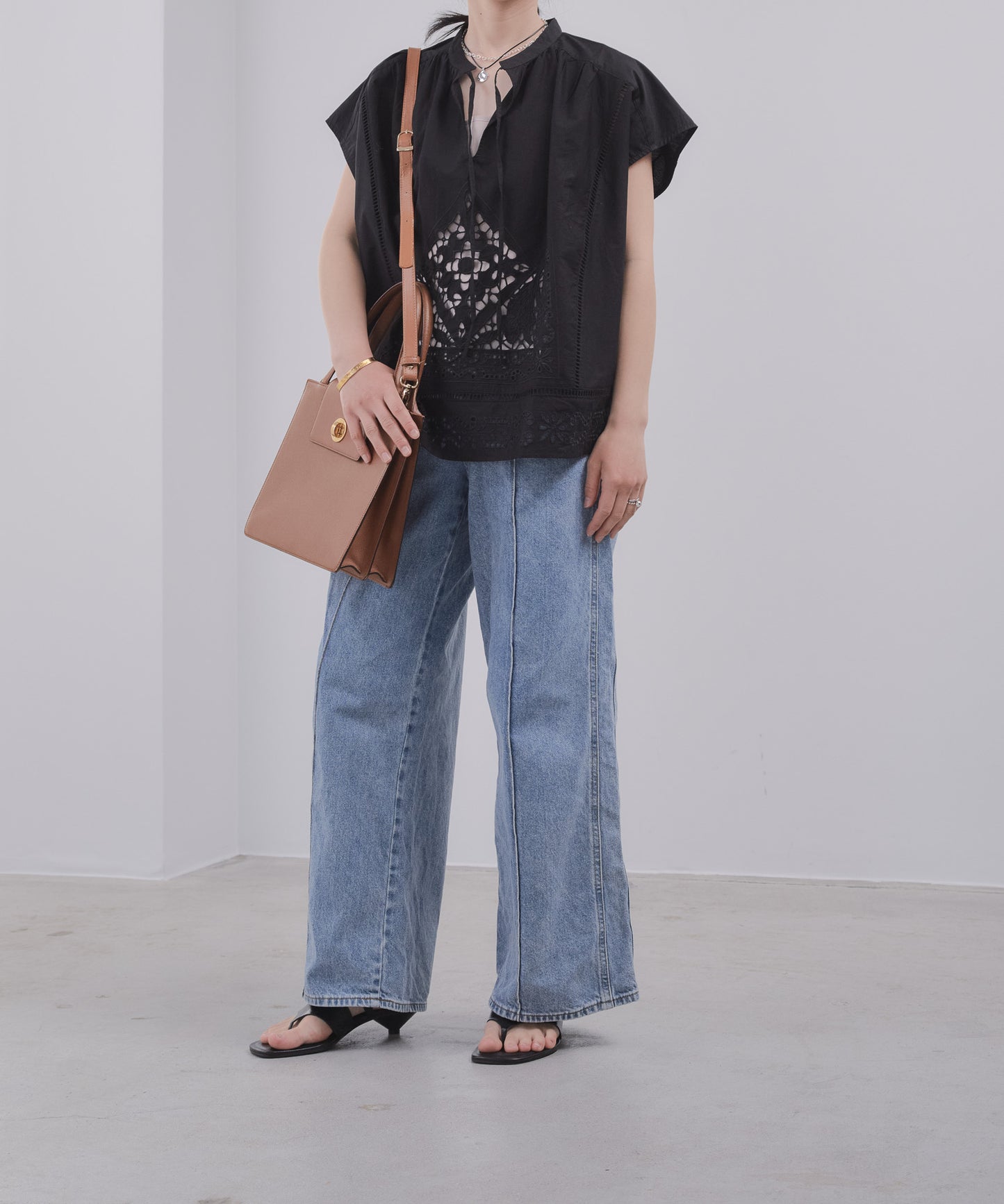 【WEB限定プライス】eru　カットワーク刺繍プルオーバー