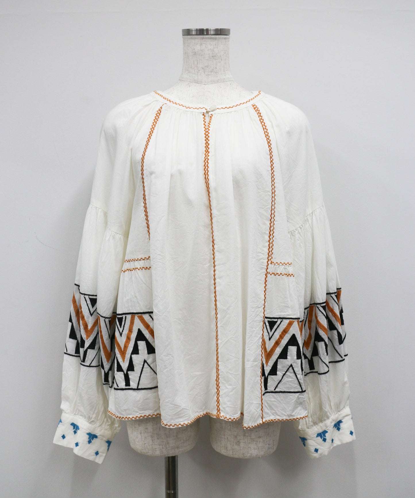 Pqran　カラー刺繍ブラウス