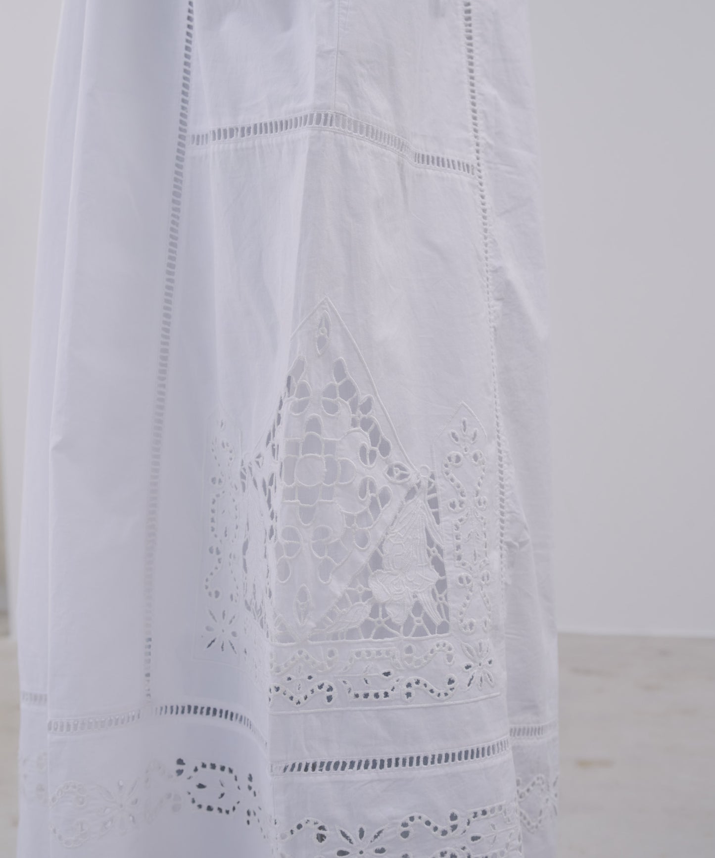 Pqran　カットワーク刺繍カフタンワンピース