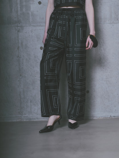 スクエア刺繍パンツ