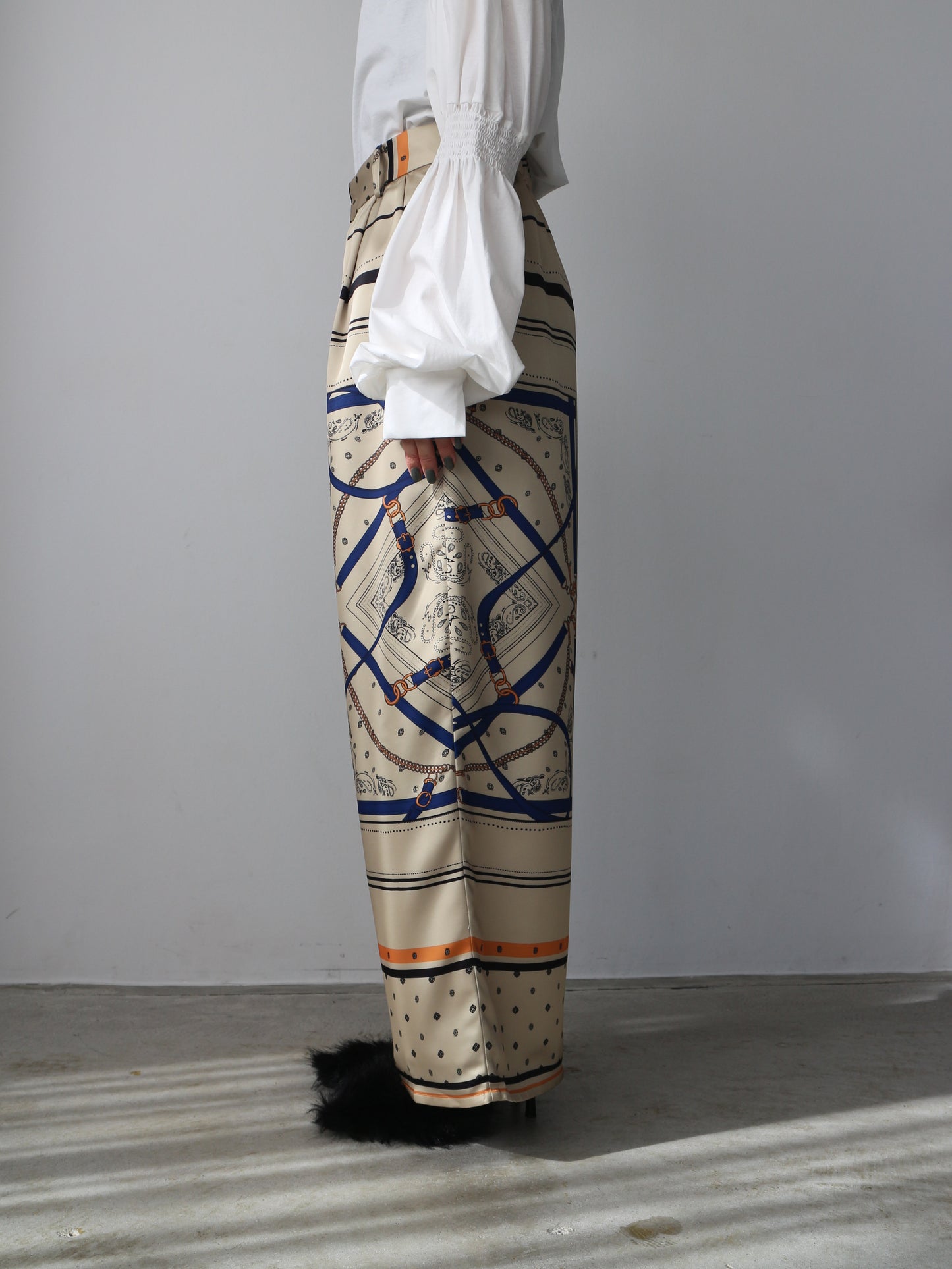 スカーフプリントパンツ