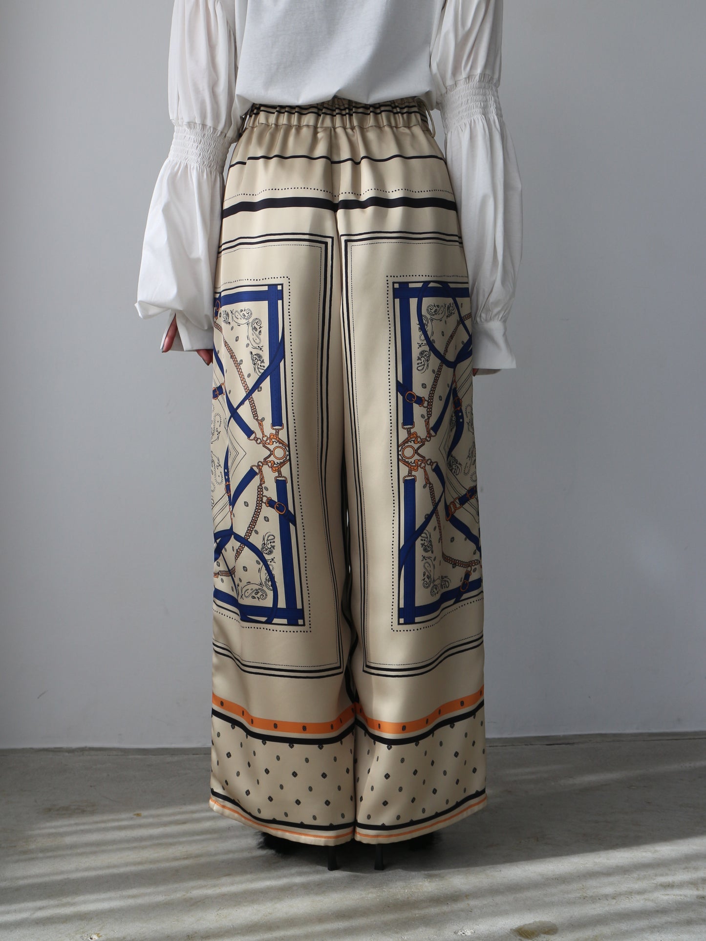 スカーフプリントパンツ