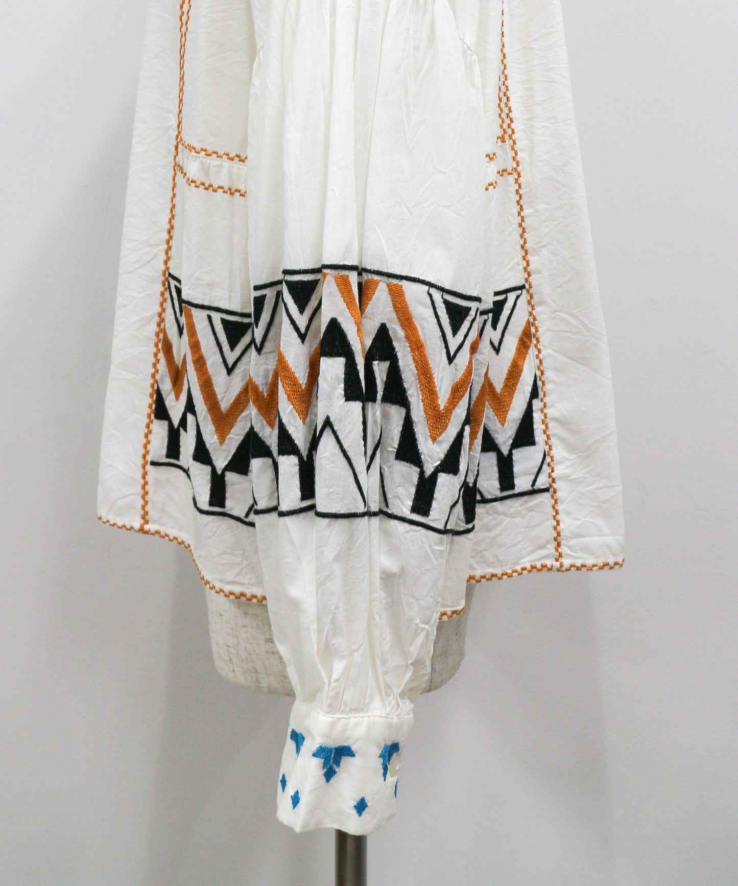 Pqran　カラー刺繍ブラウス