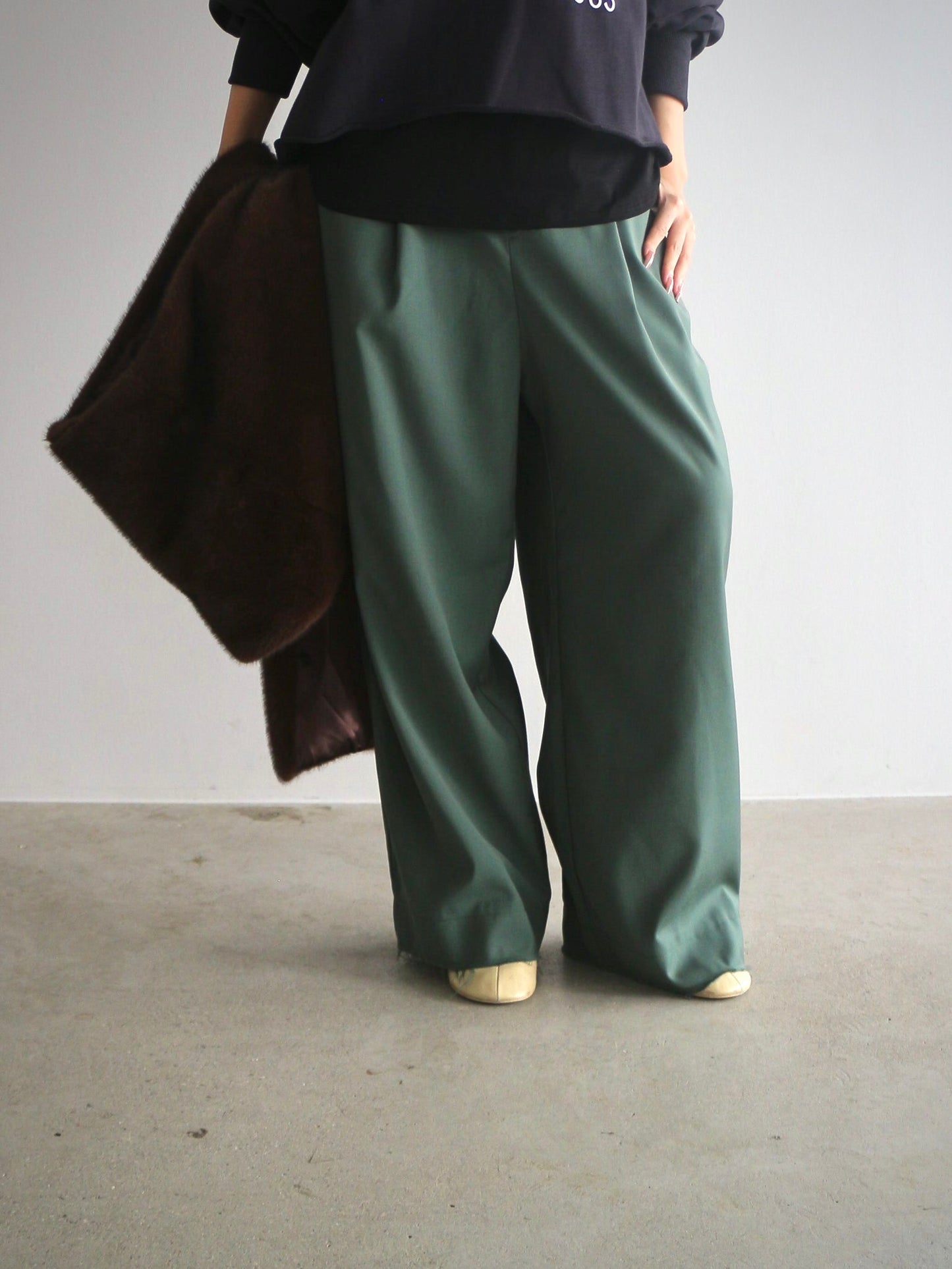 Pqran　フロントアシメパンツ