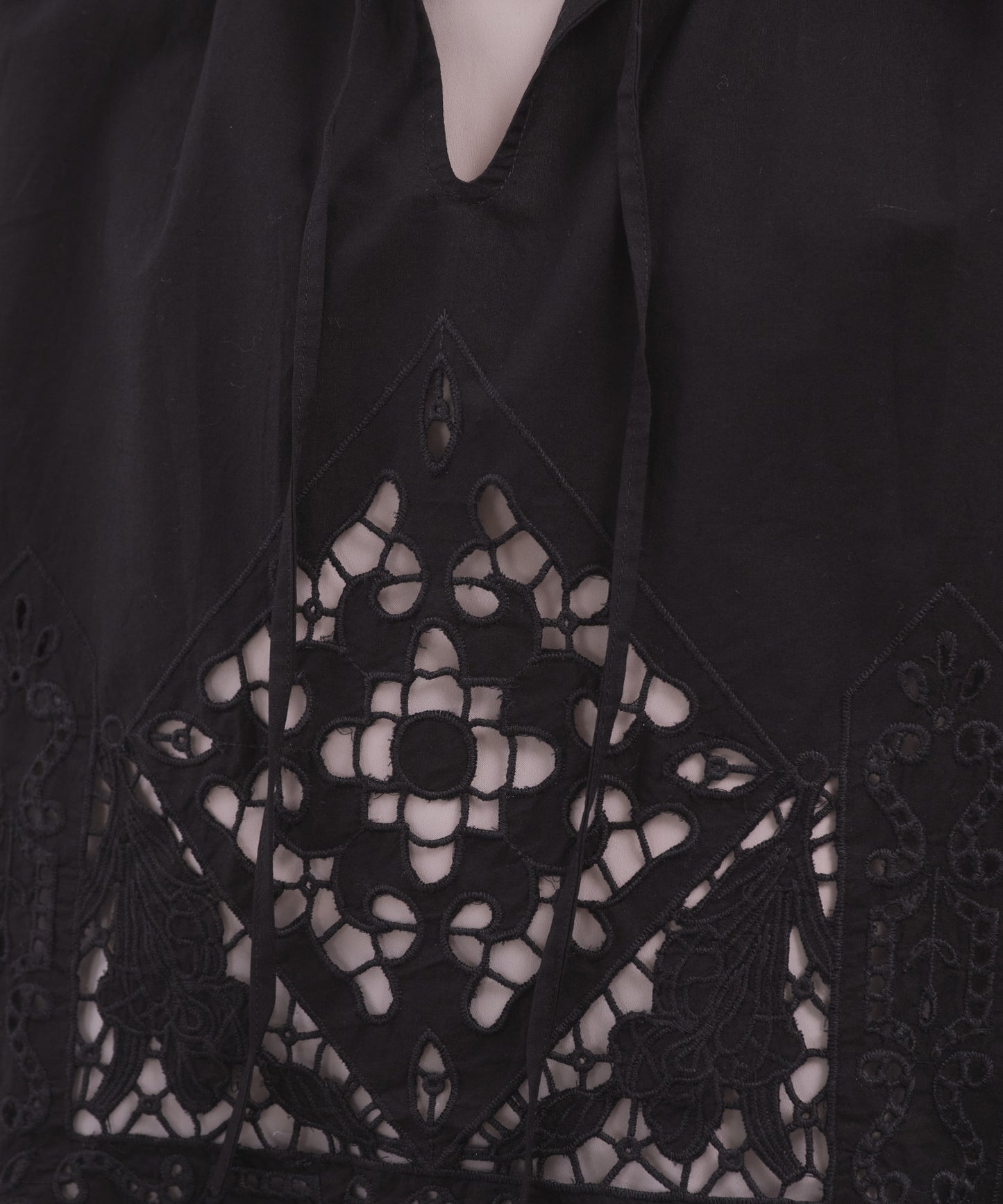 【WEB限定プライス】eru　カットワーク刺繍プルオーバー