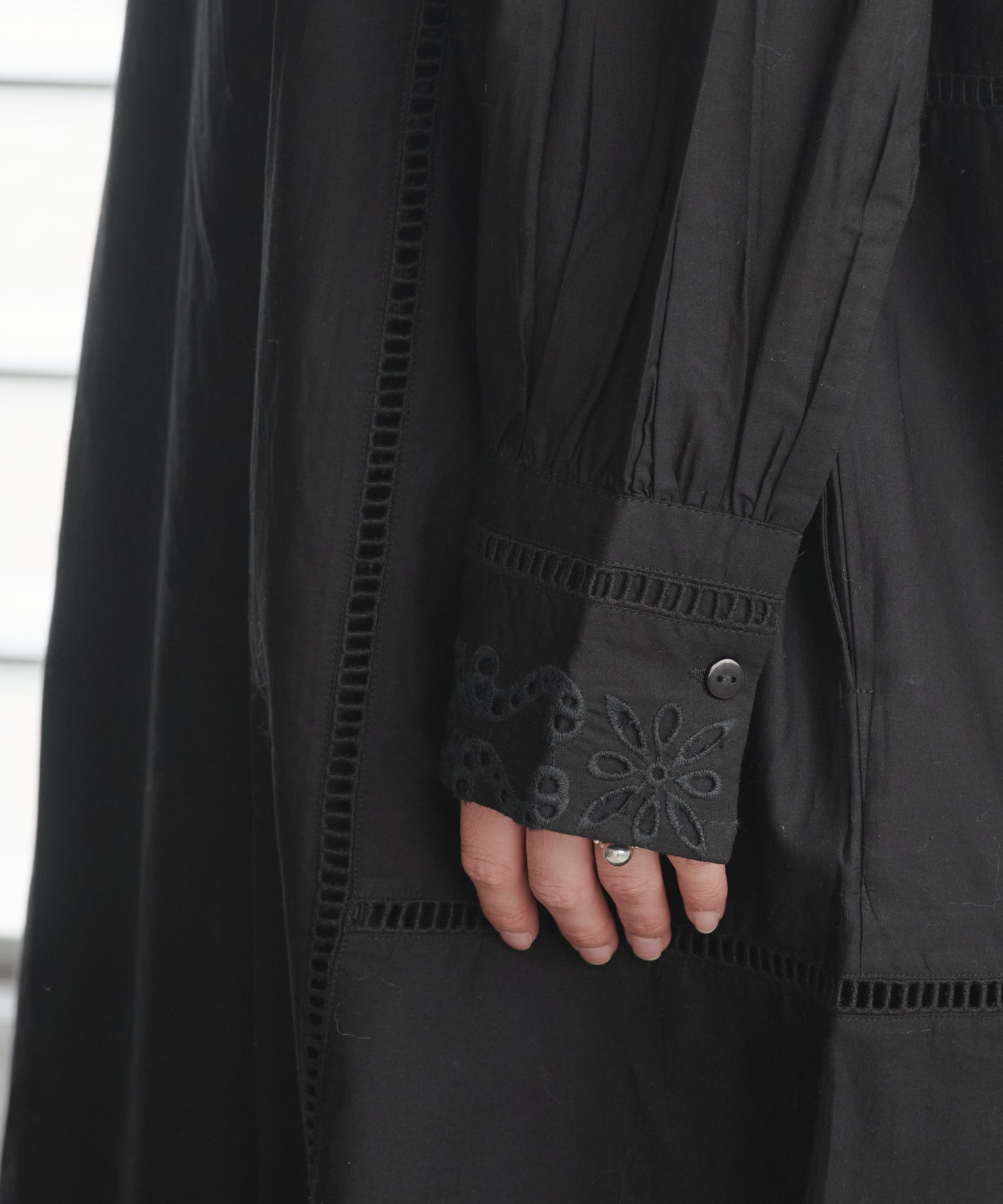 Pqran　カットワーク刺繍カフタンワンピース