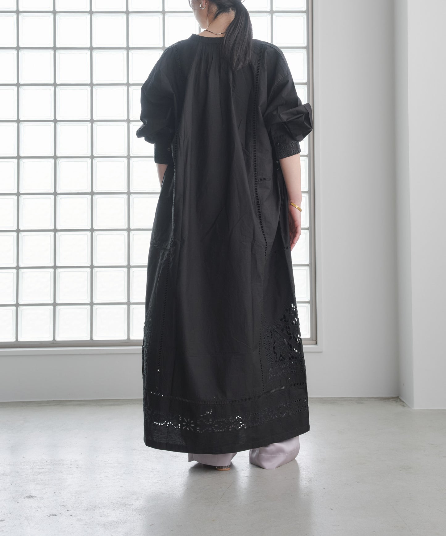 Pqran　カットワーク刺繍カフタンワンピース