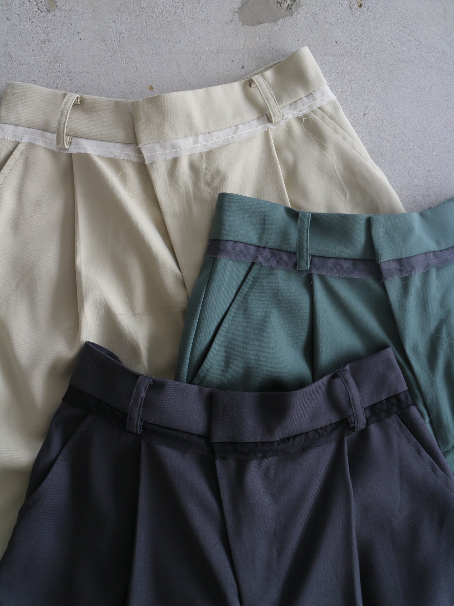 フロントアシメパンツ