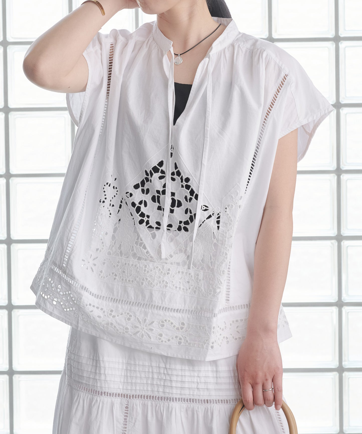 【WEB限定プライス】eru　カットワーク刺繍プルオーバー