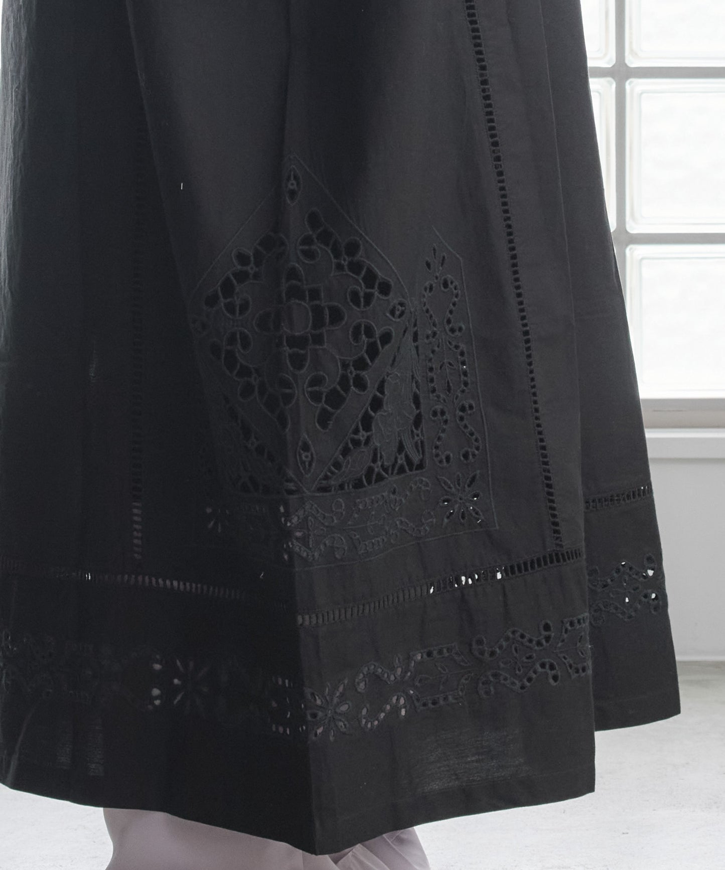 Pqran　カットワーク刺繍カフタンワンピース