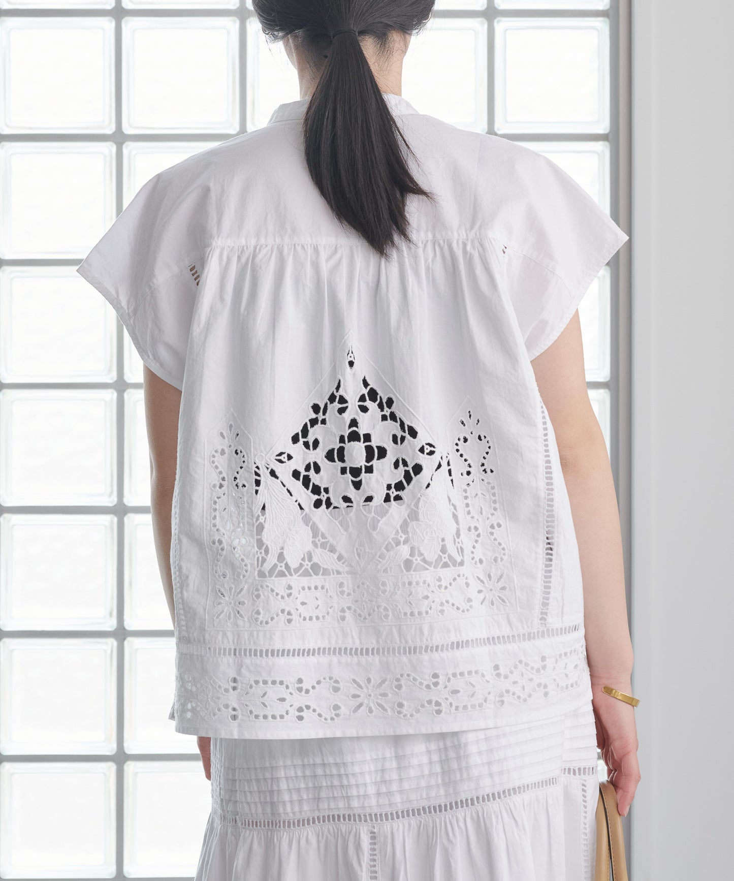 【WEB限定プライス】eru　カットワーク刺繍プルオーバー