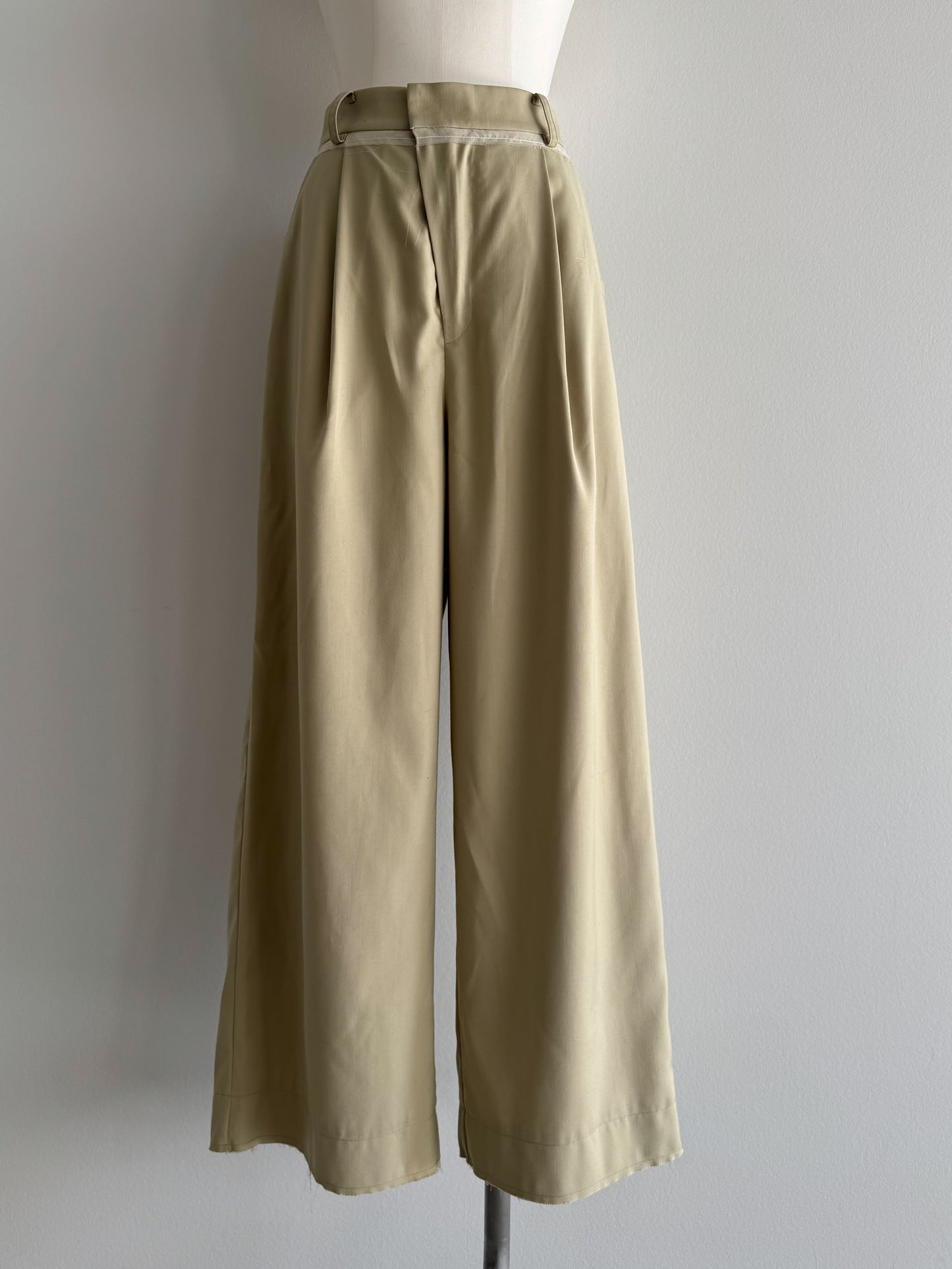 フロントアシメパンツ