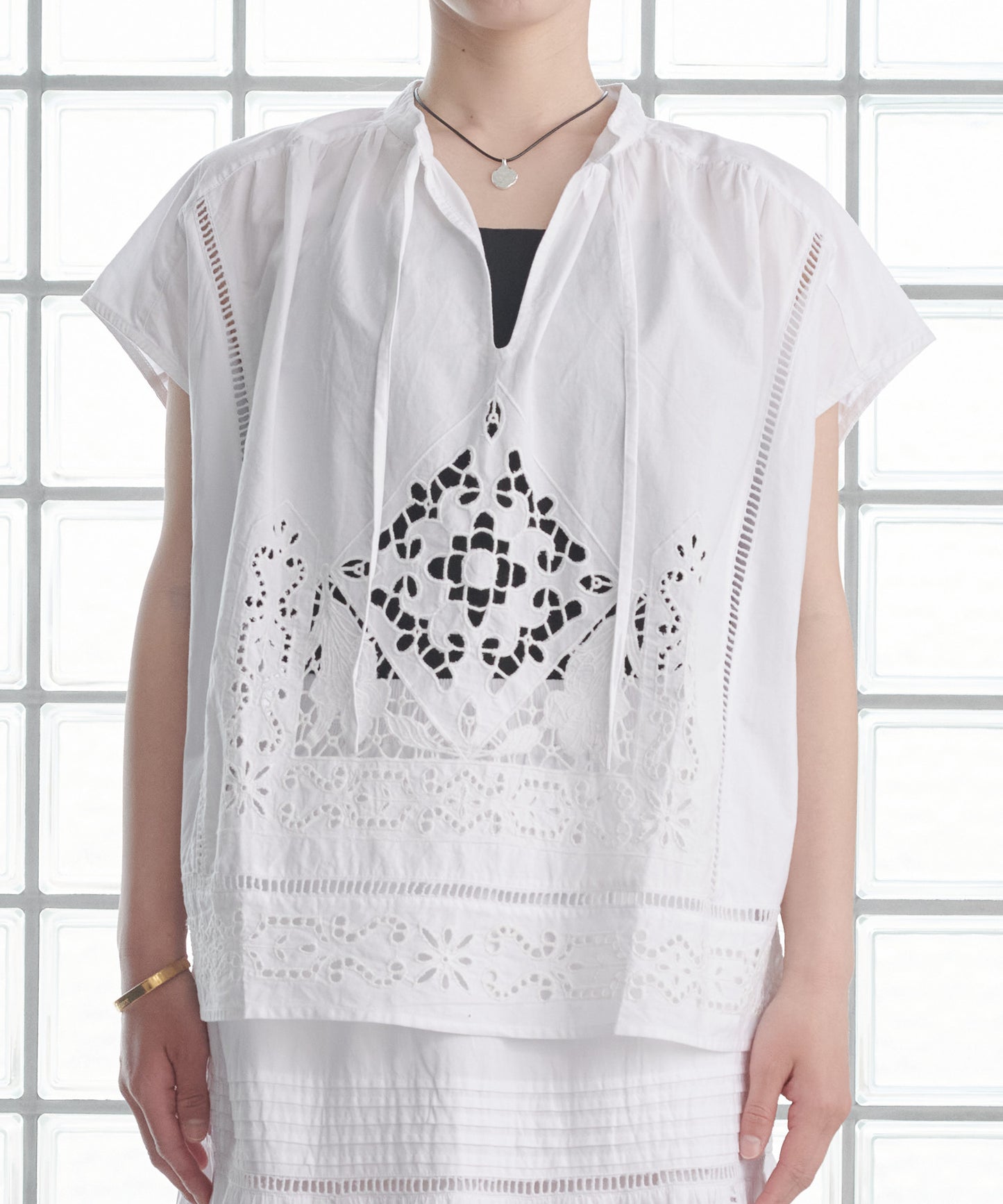 【WEB限定プライス】eru　カットワーク刺繍プルオーバー