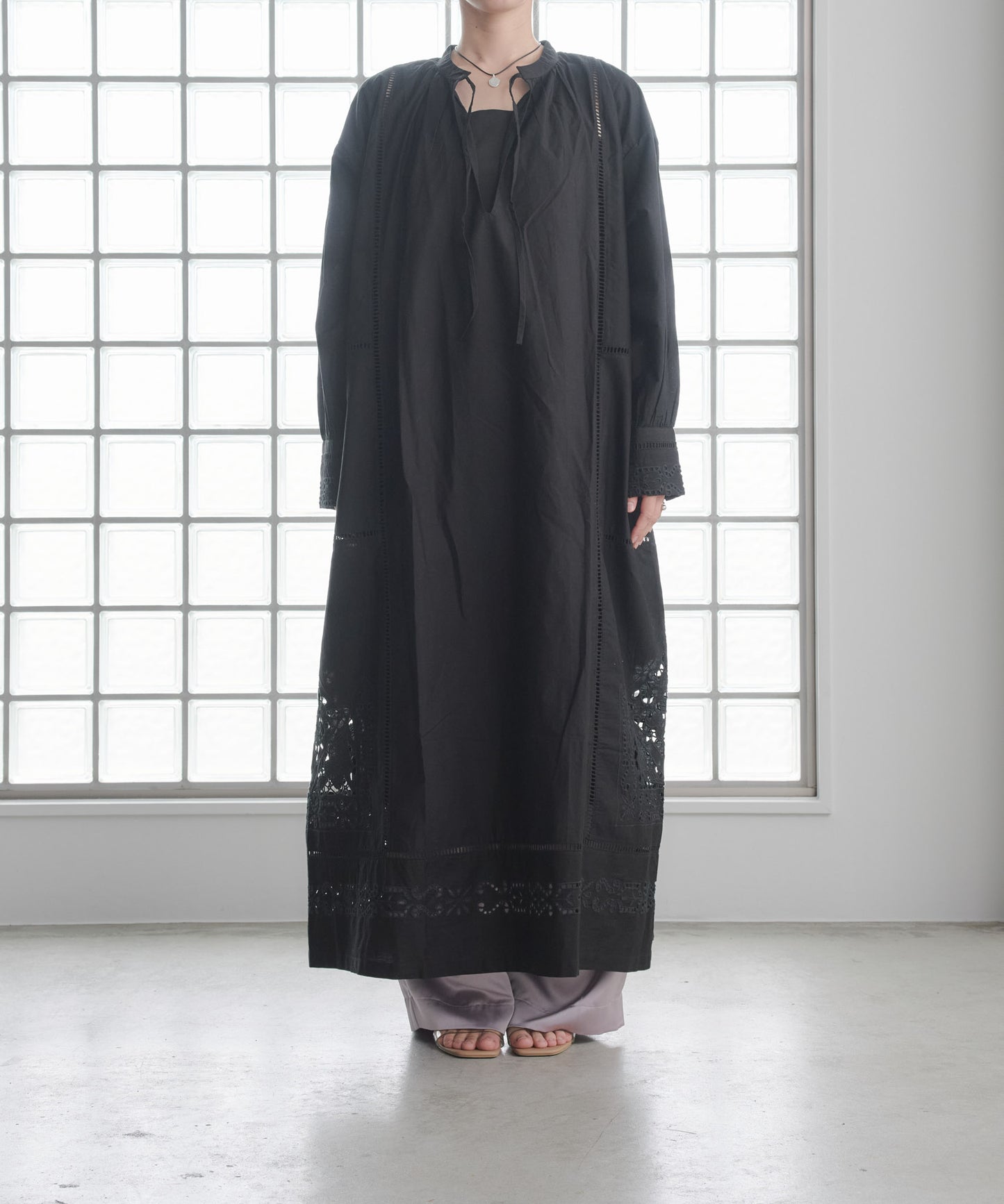 Pqran　カットワーク刺繍カフタンワンピース