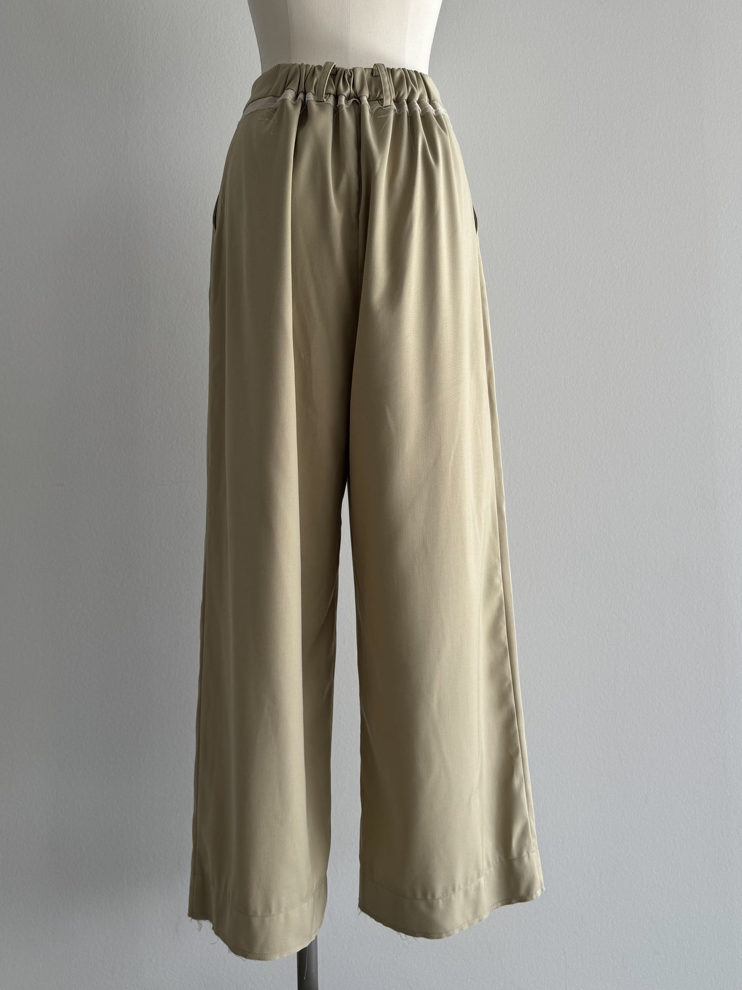 フロントアシメパンツ