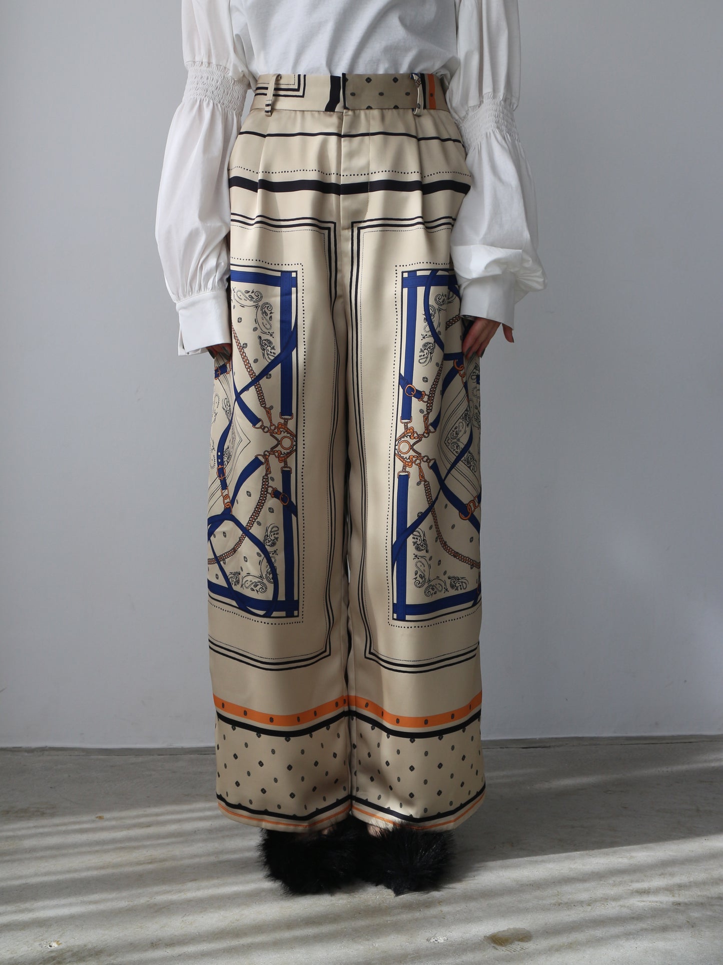 スカーフプリントパンツ