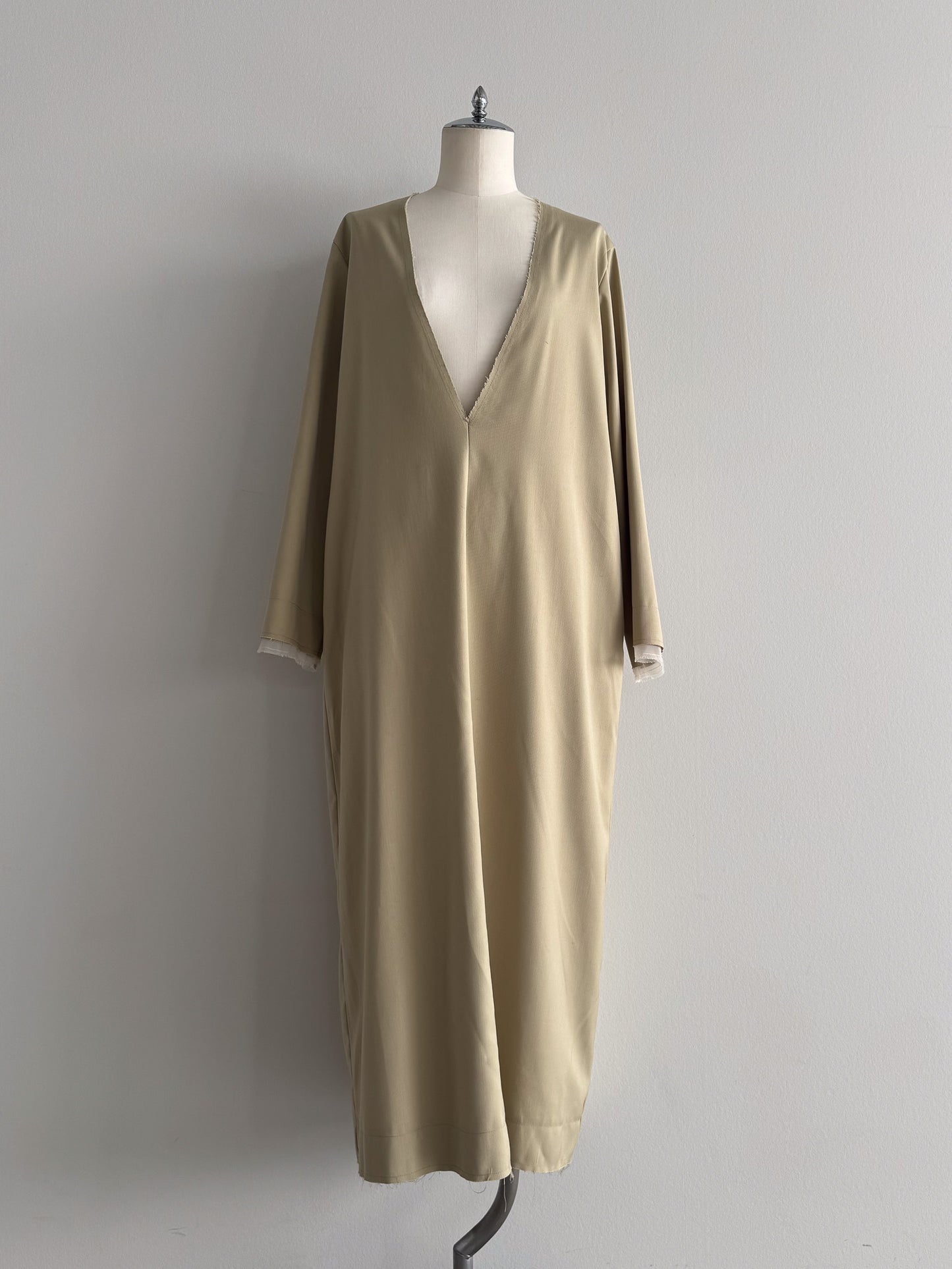 Vネックワンピース