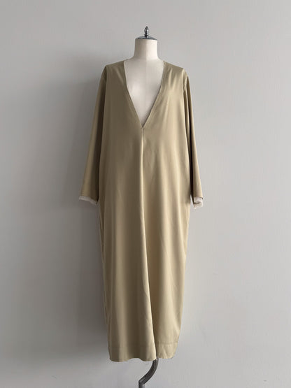 Vネックワンピース