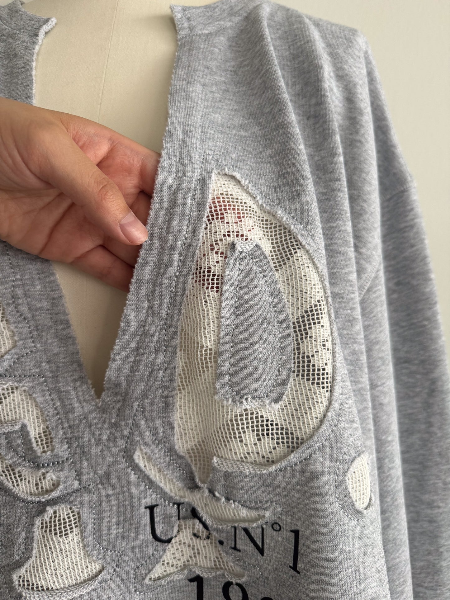 ロゴレーススウェットプルオーバー