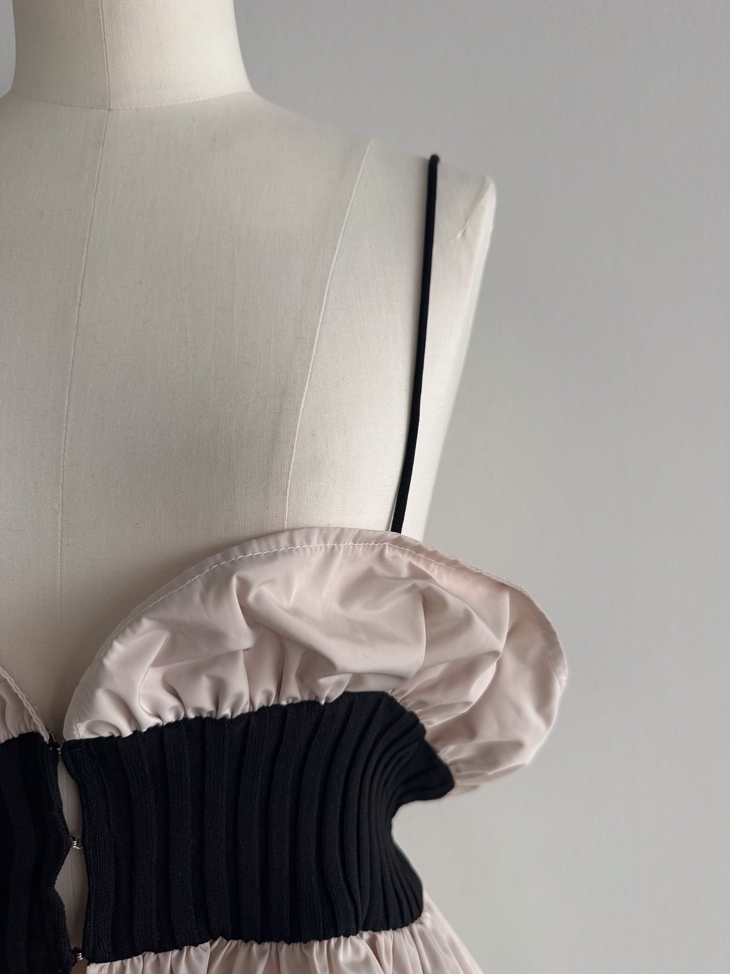 タフタ×ニットビスチェ