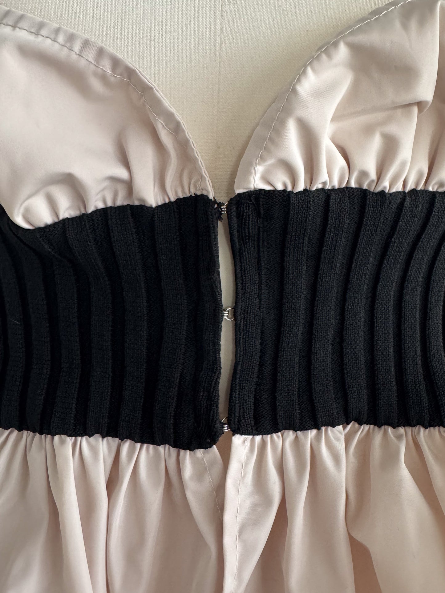 タフタ×ニットビスチェ