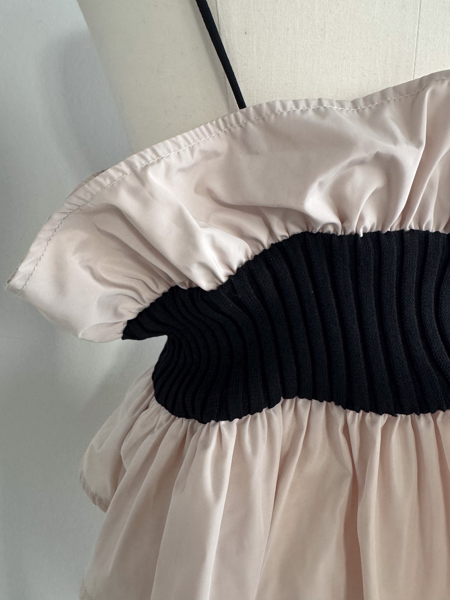 タフタ×ニットビスチェ