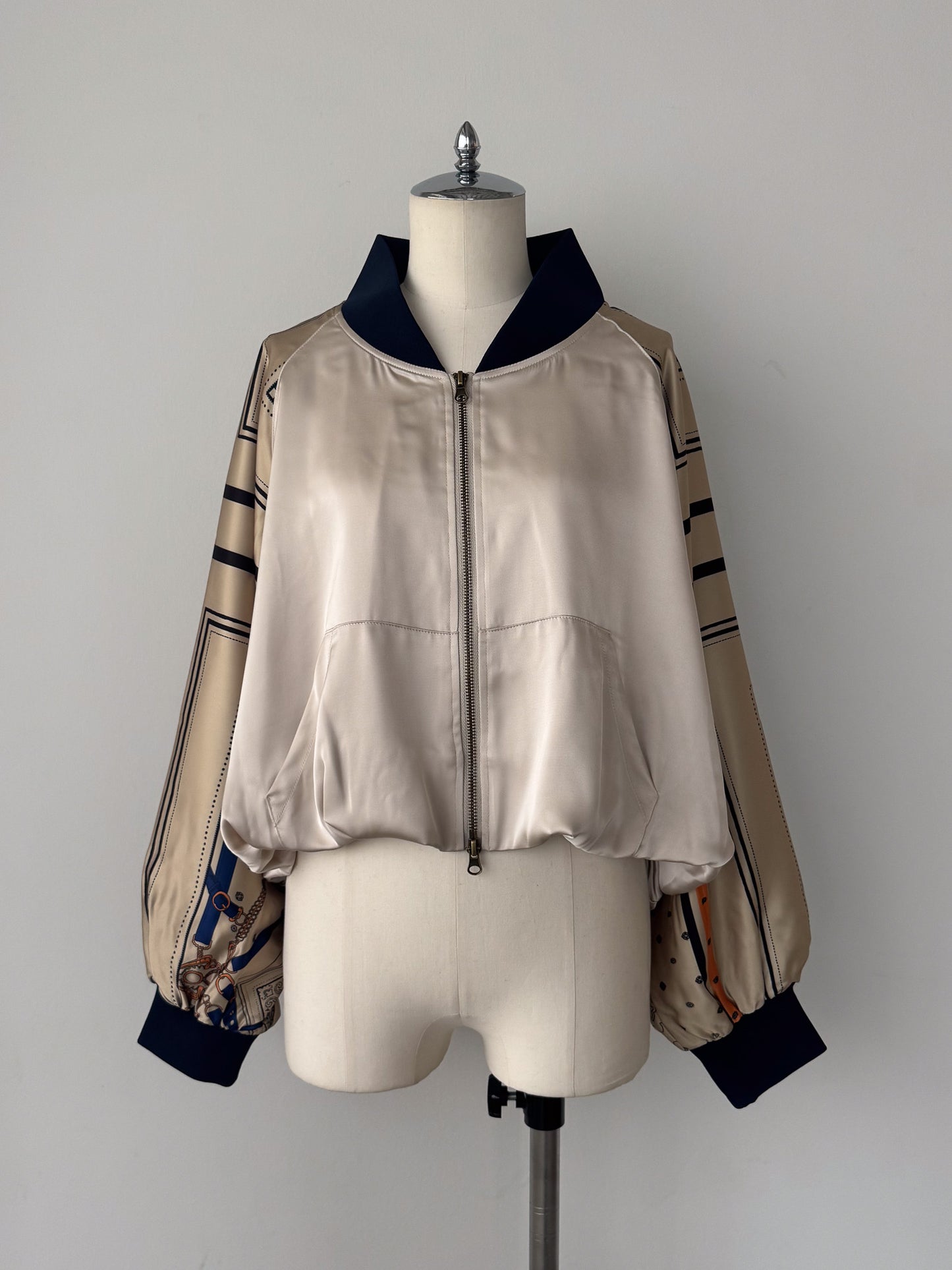 スカーフプリントブルゾン