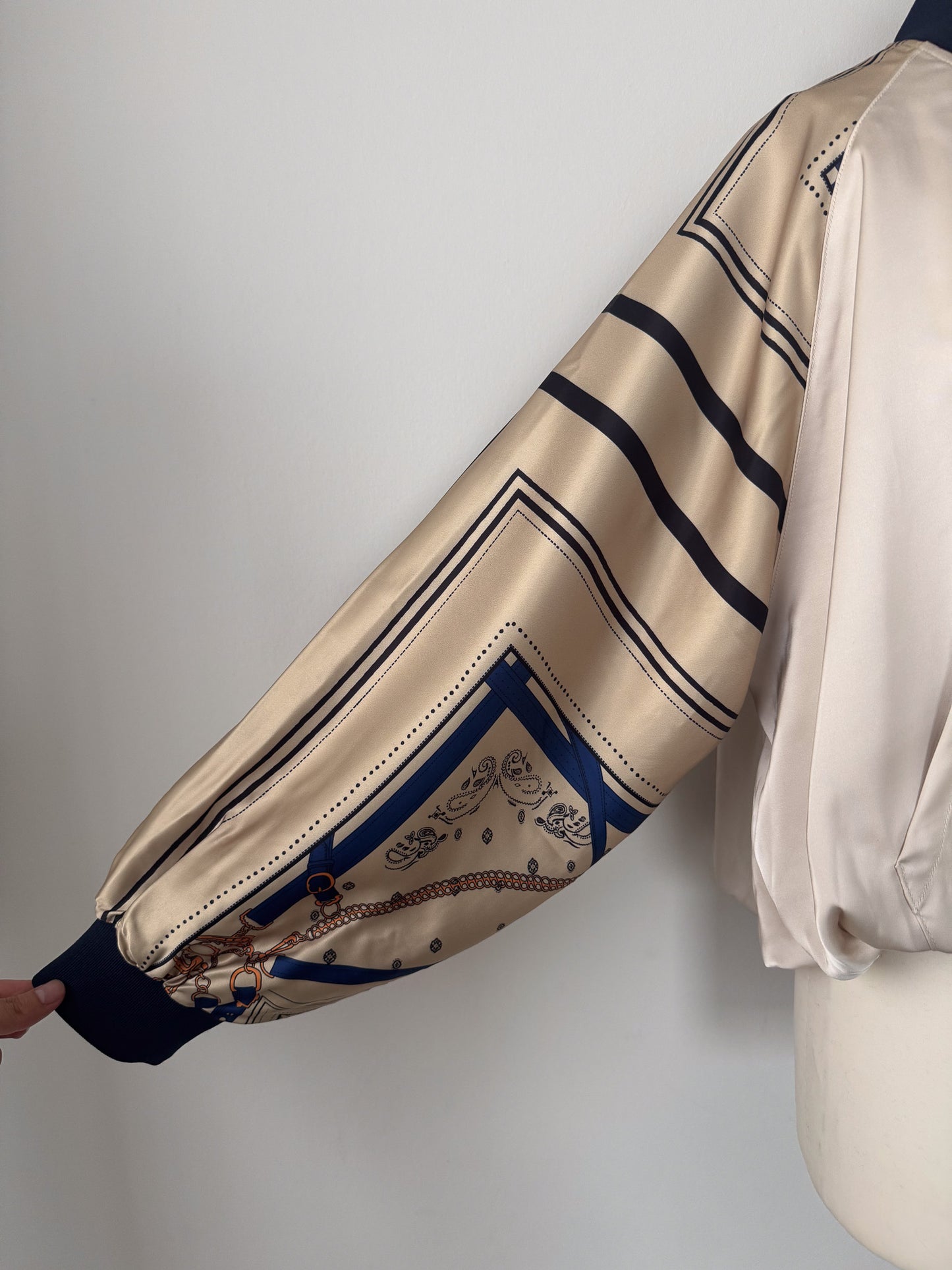 スカーフプリントブルゾン