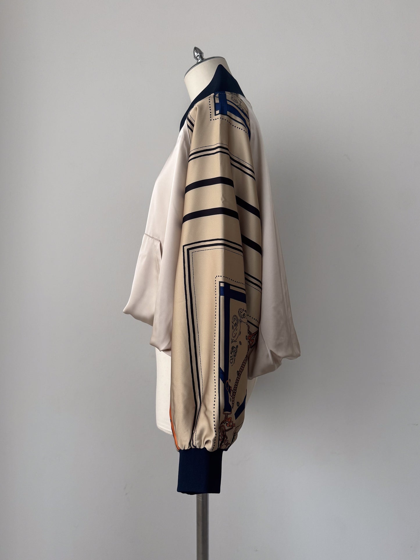 スカーフプリントブルゾン