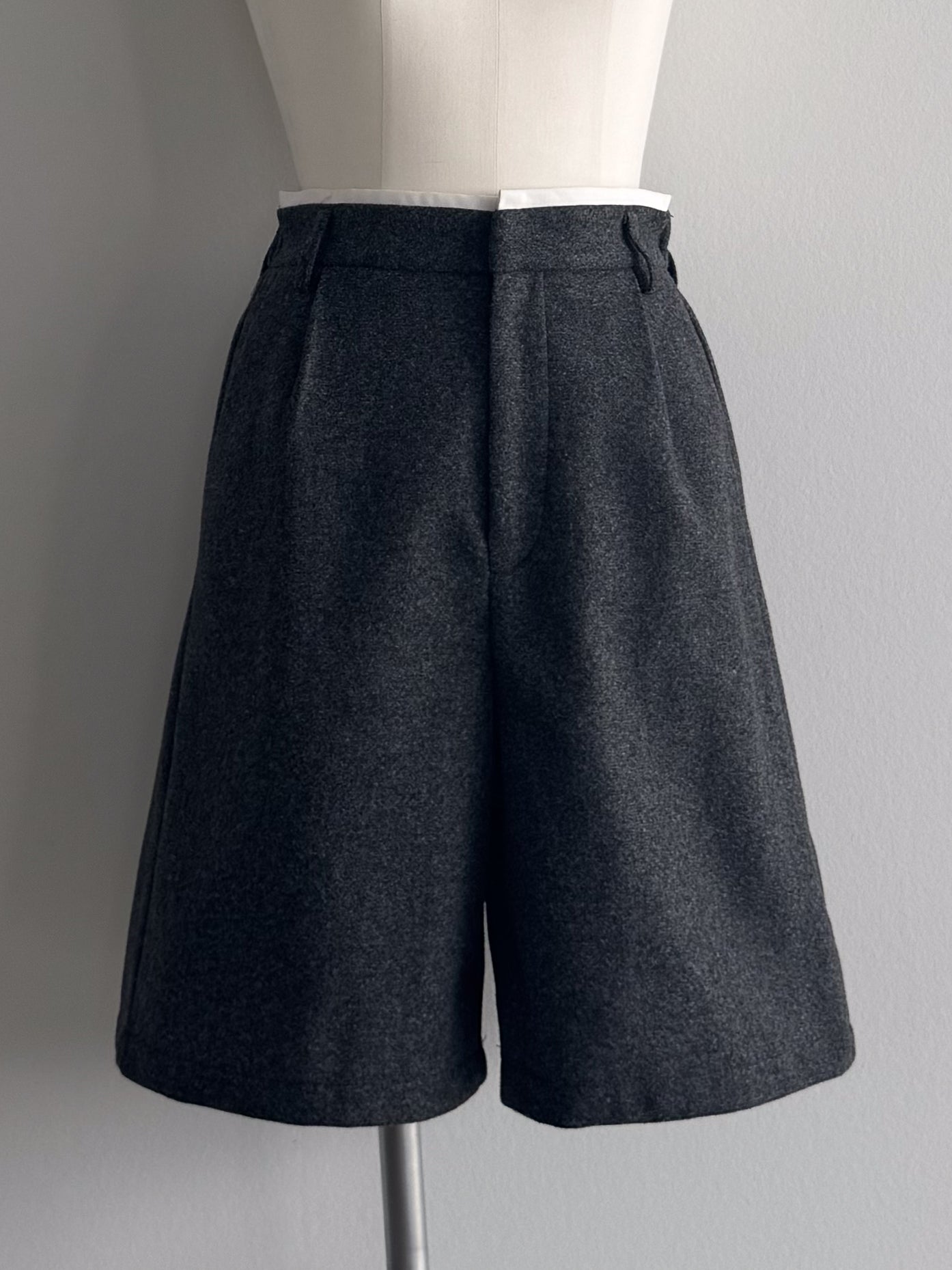 eru　タックハーフパンツ