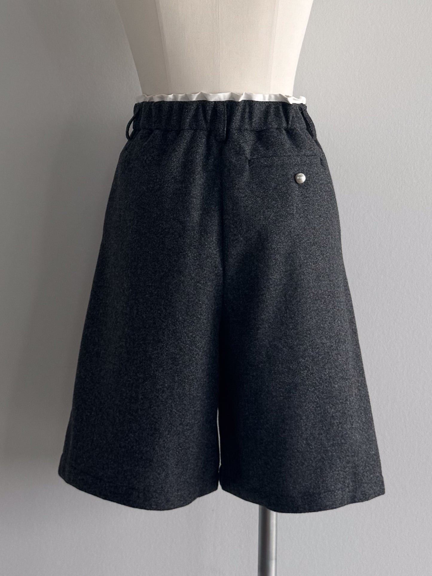 eru　タックハーフパンツ