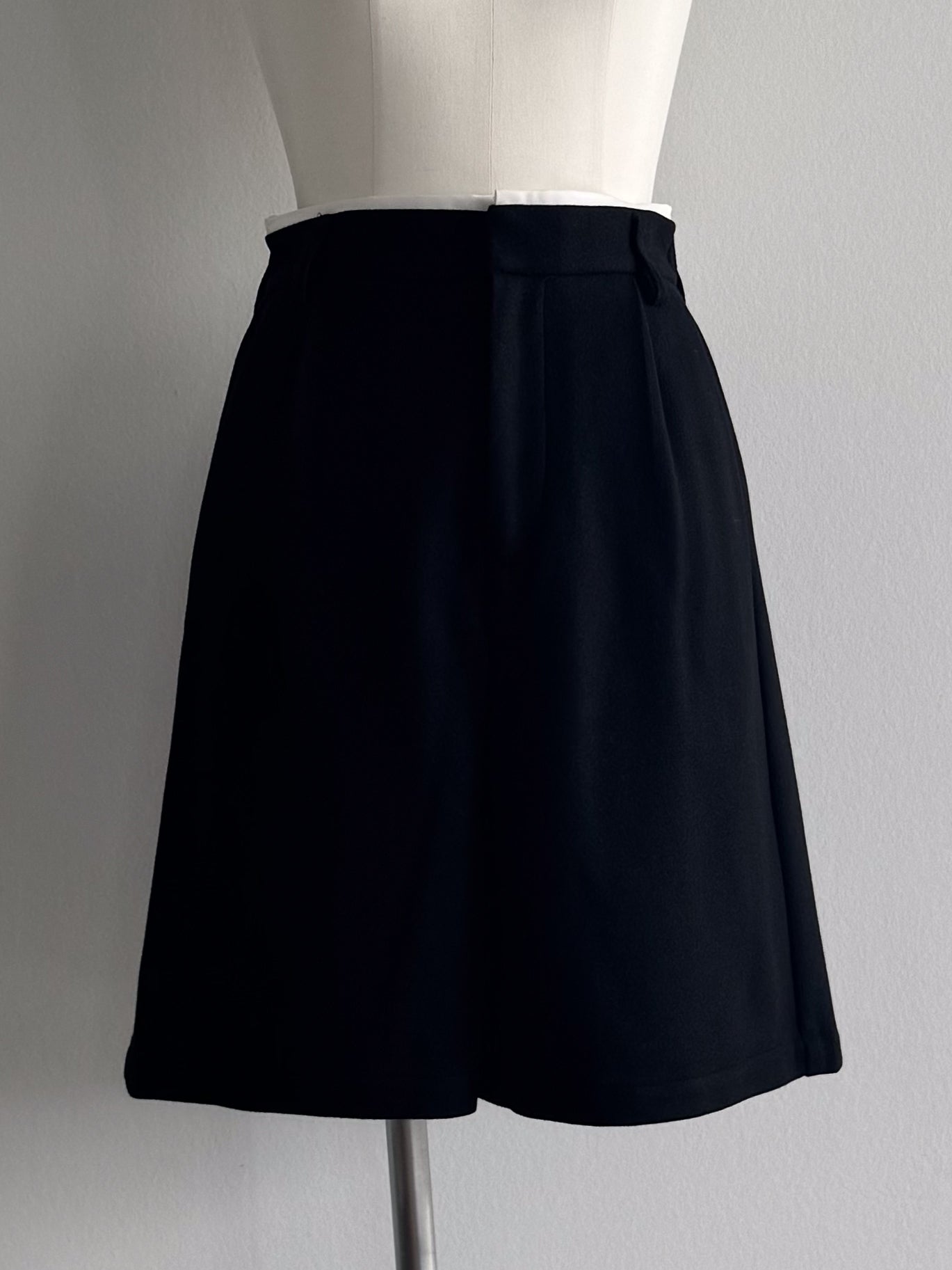 eru　タックハーフパンツ