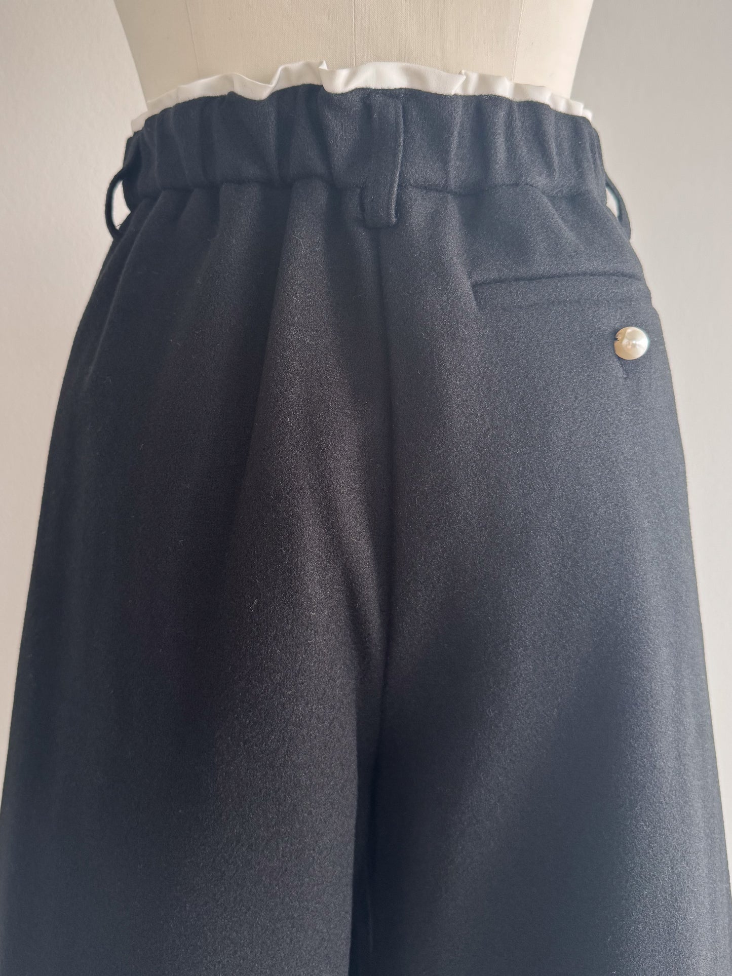 eru　タックハーフパンツ