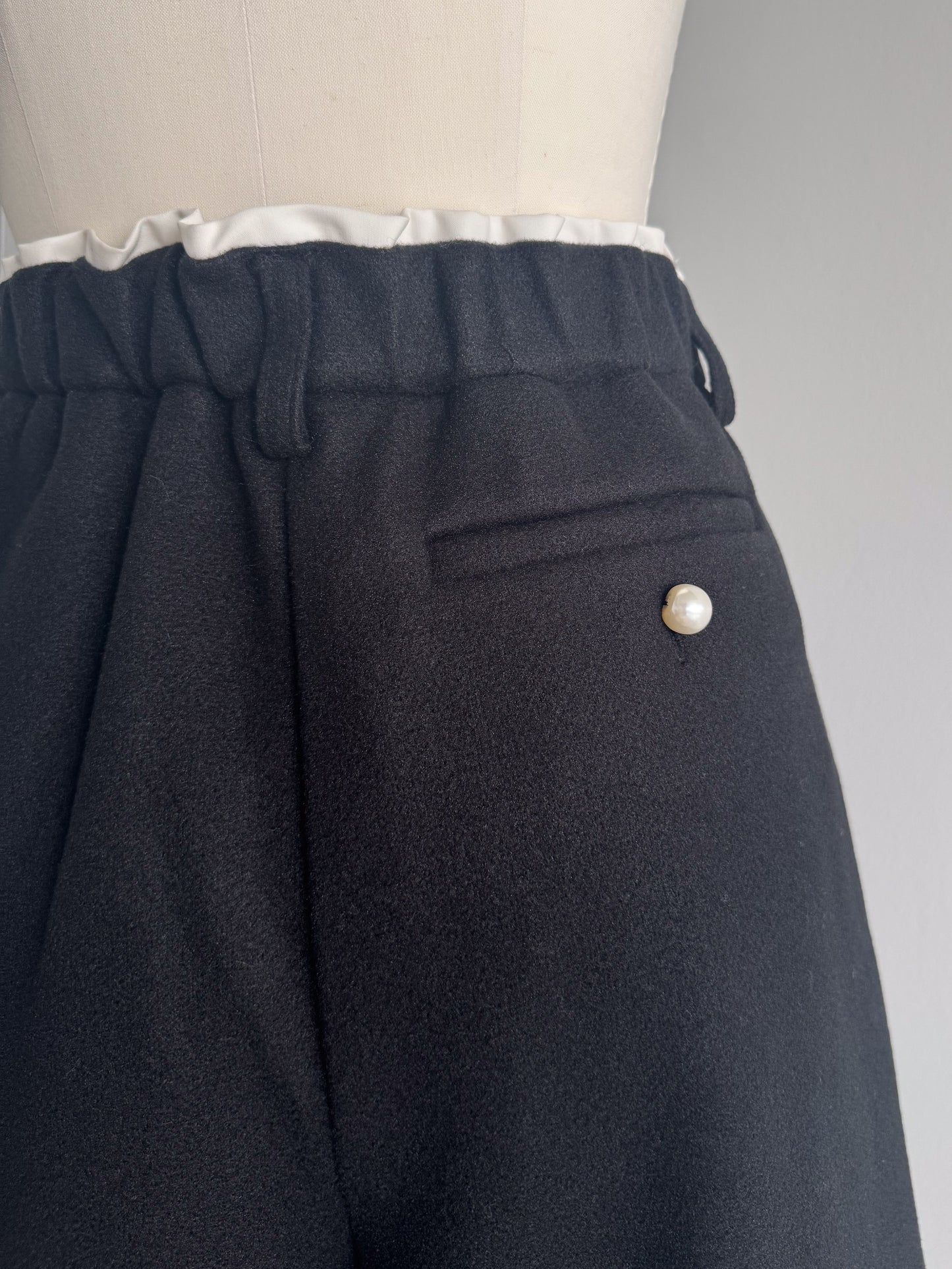 eru　タックハーフパンツ