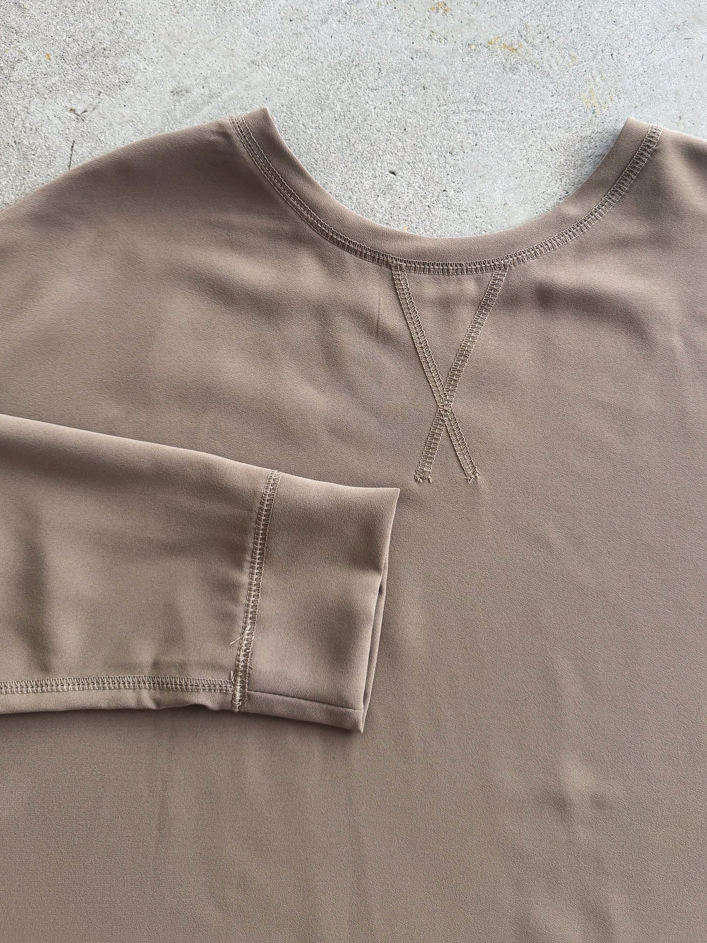 eru　2WAYロゴプリントプルオーバー