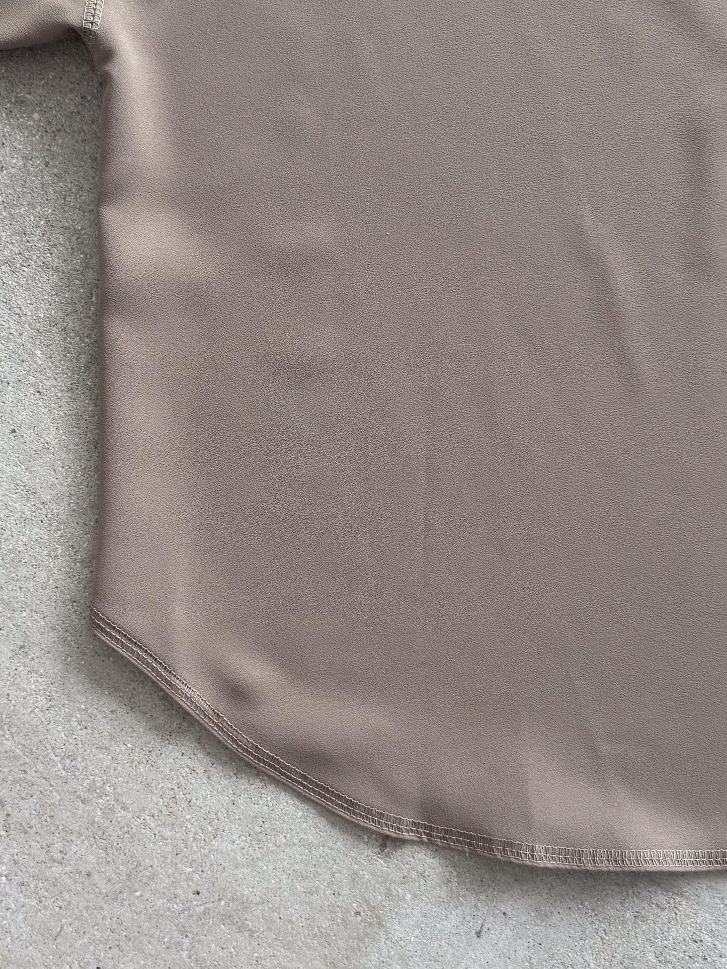 eru　2WAYロゴプリントプルオーバー