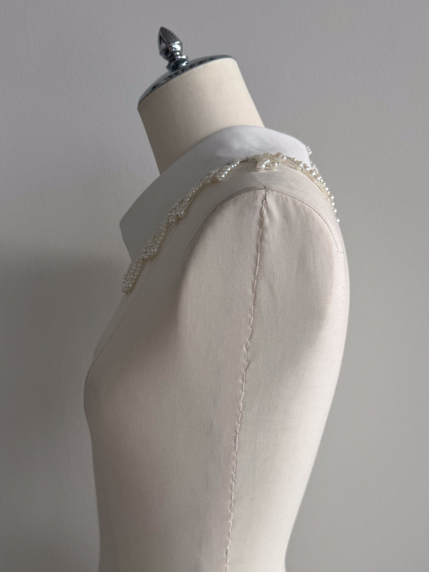 eru　パール付け衿