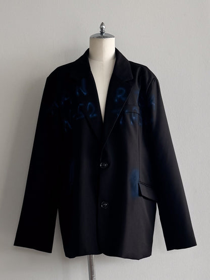 eru　スプレーロゴプリントジャケット