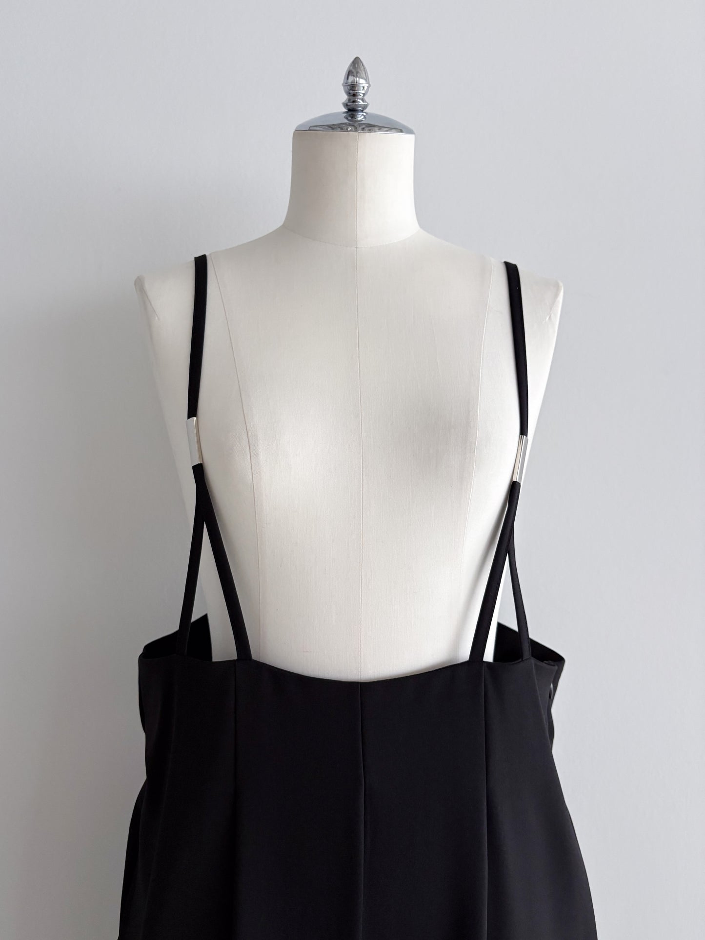 eru  バックギャザーサロペットパンツ