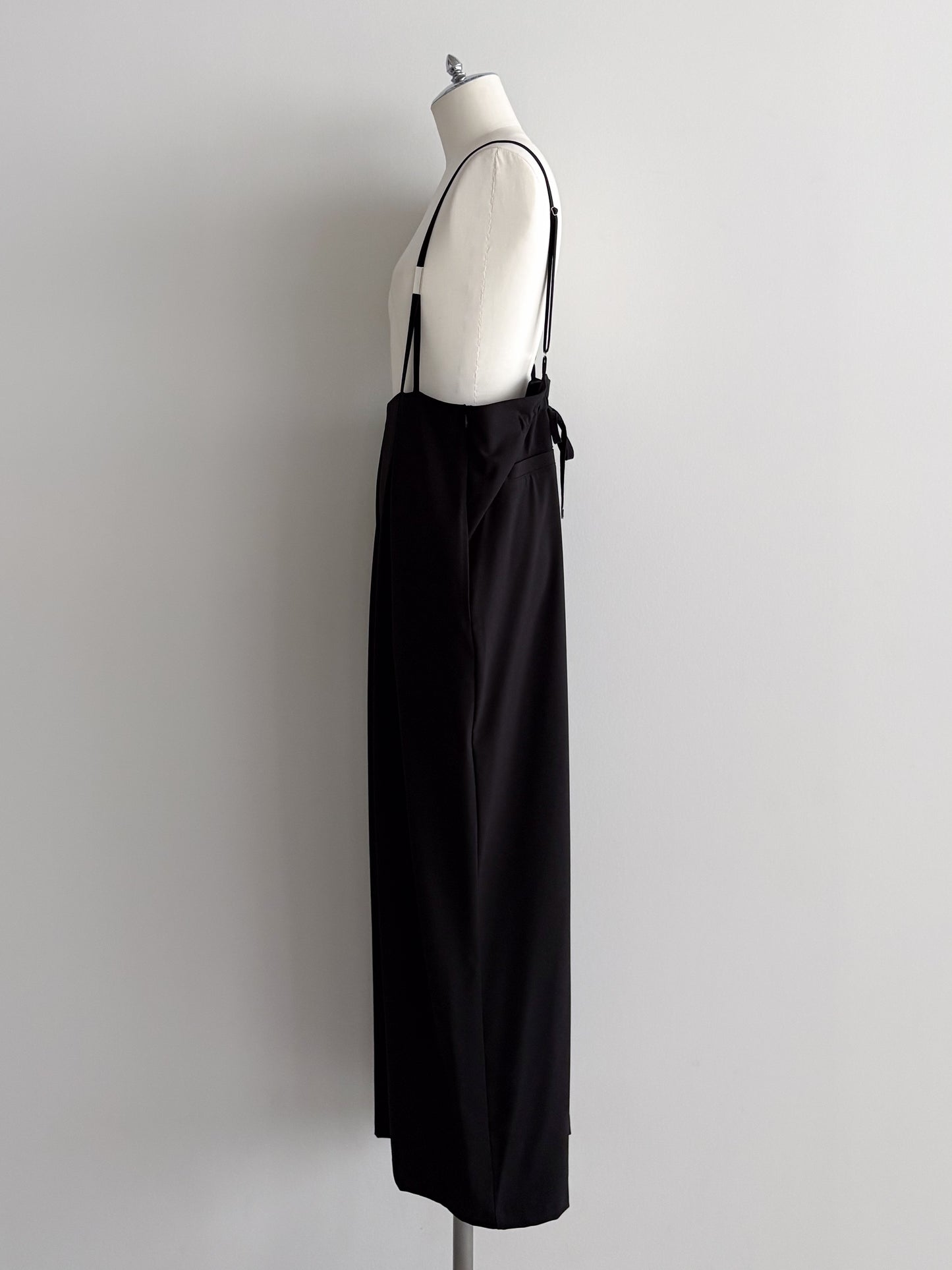 eru  バックギャザーサロペットパンツ