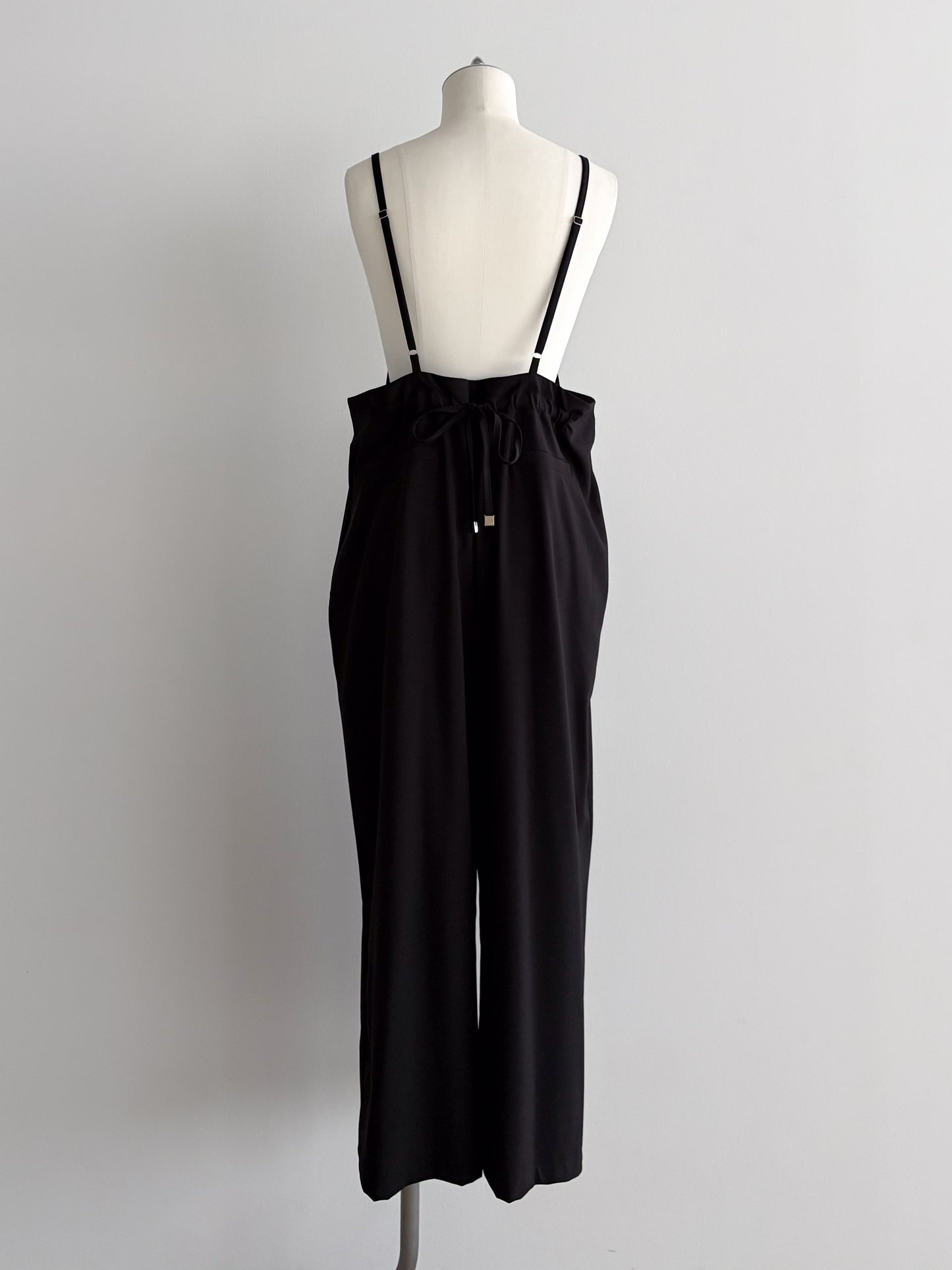 eru  バックギャザーサロペットパンツ