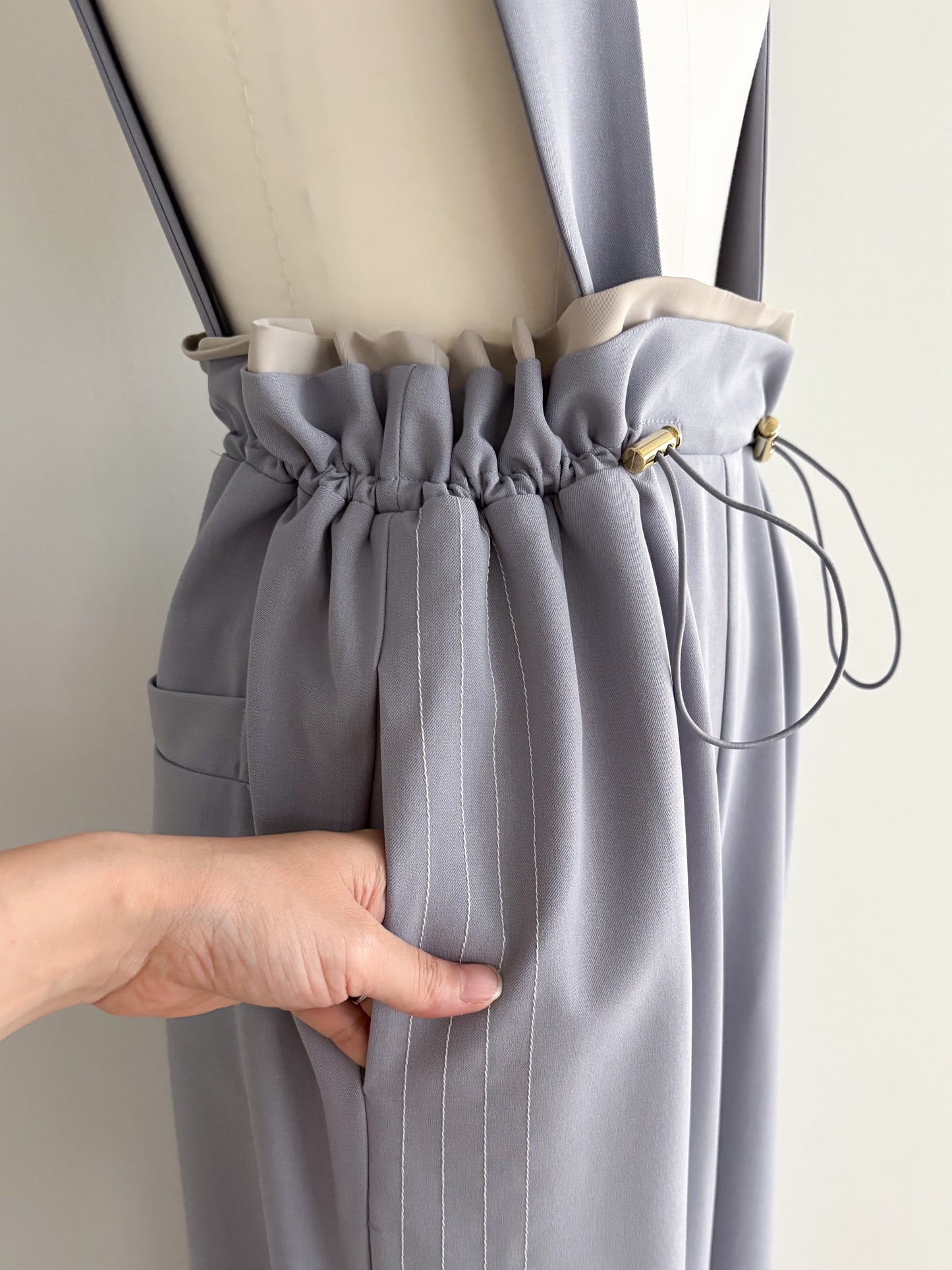 eru  バックギャザーサロペットパンツ